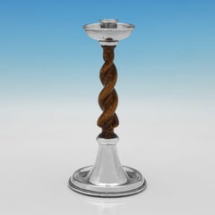 Candelieri Arts & Crafts in argento sterling e Oak di A.E. Jones, 1926