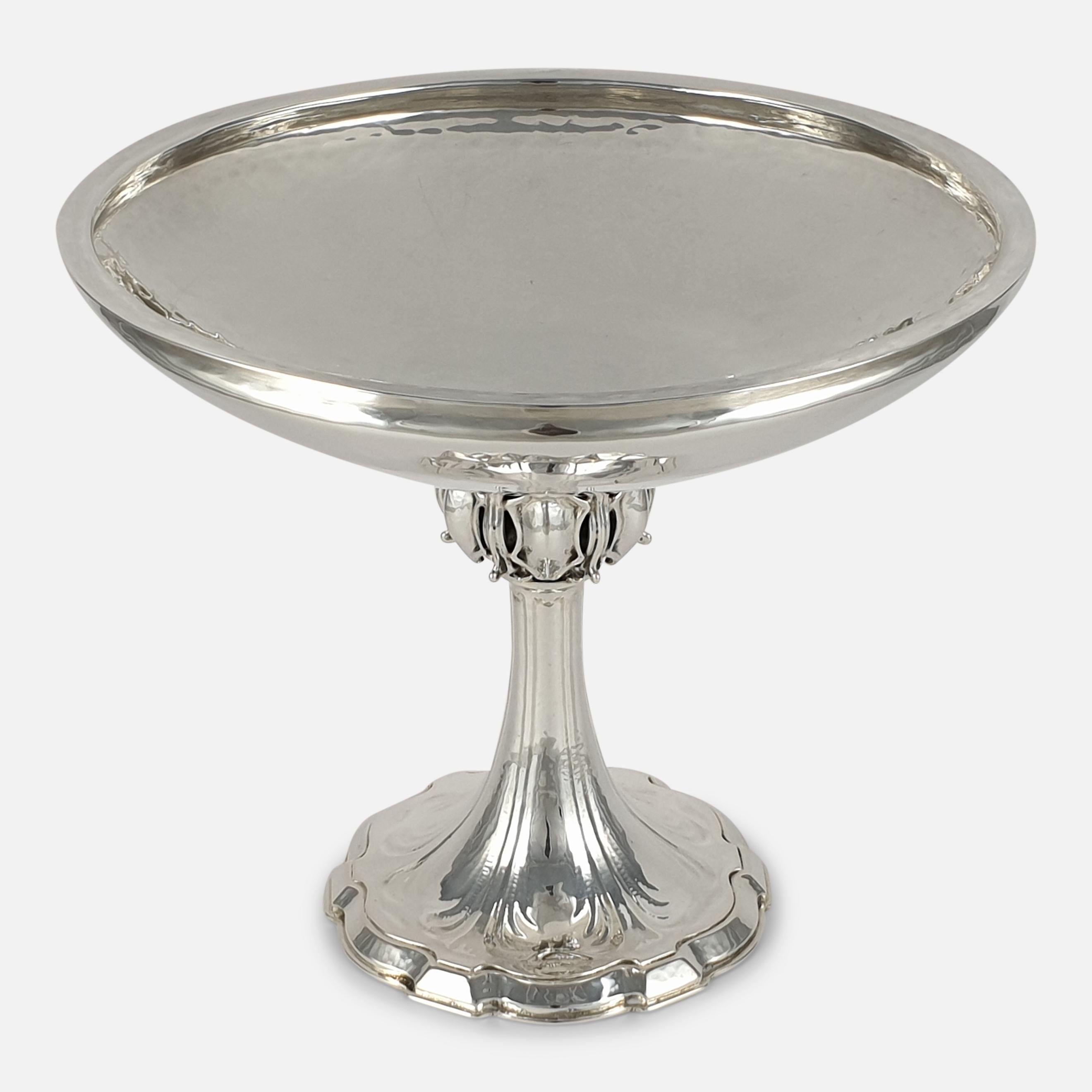 British Arts & Crafts Sterling Silver Tazza, Omar Ramsden, London, 1926 For Sale