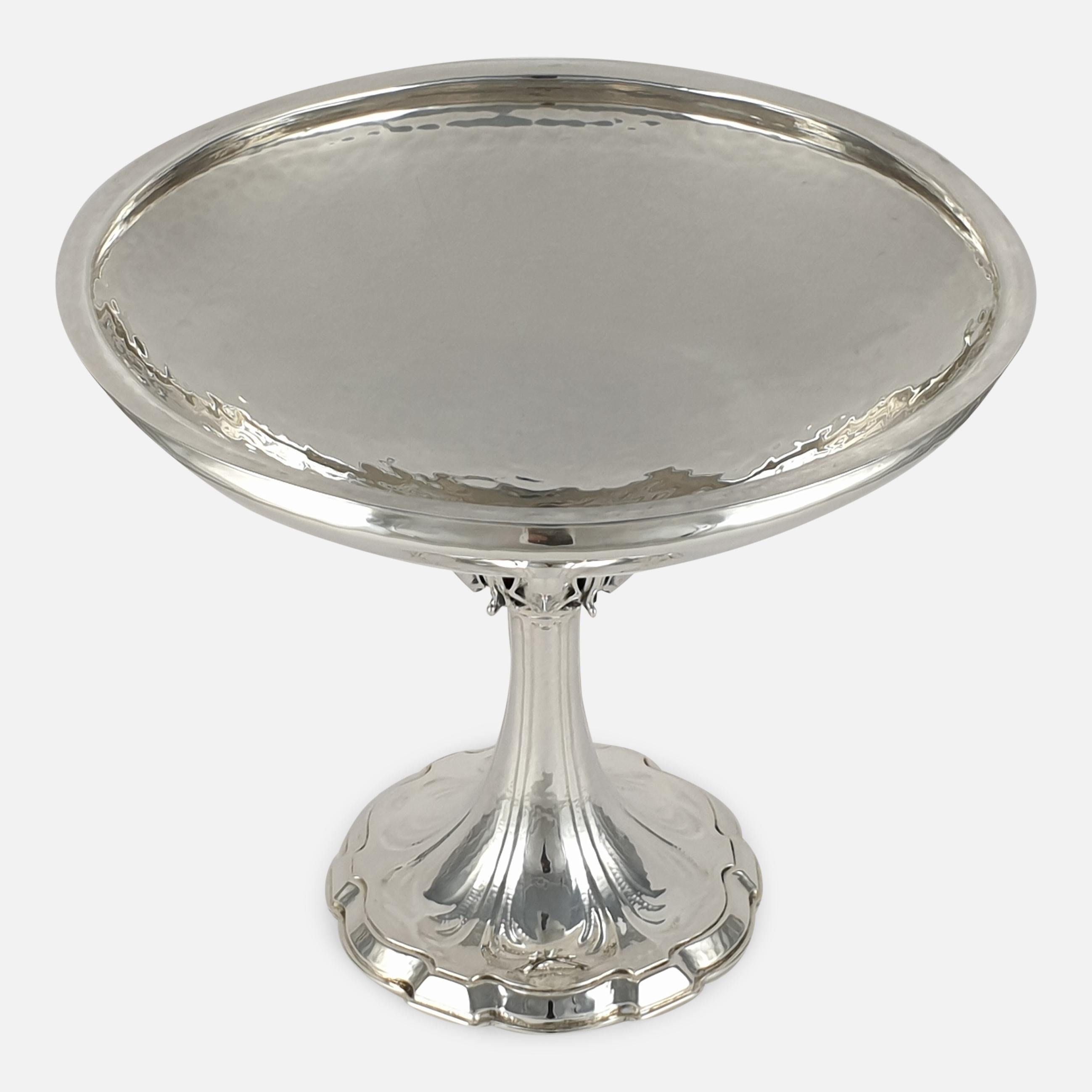 Hammered Arts & Crafts Sterling Silver Tazza, Omar Ramsden, London, 1926 For Sale