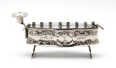 Arts & Crafts Lámpara viajera de Hanukkah de plata de ley, América, Siglo XX