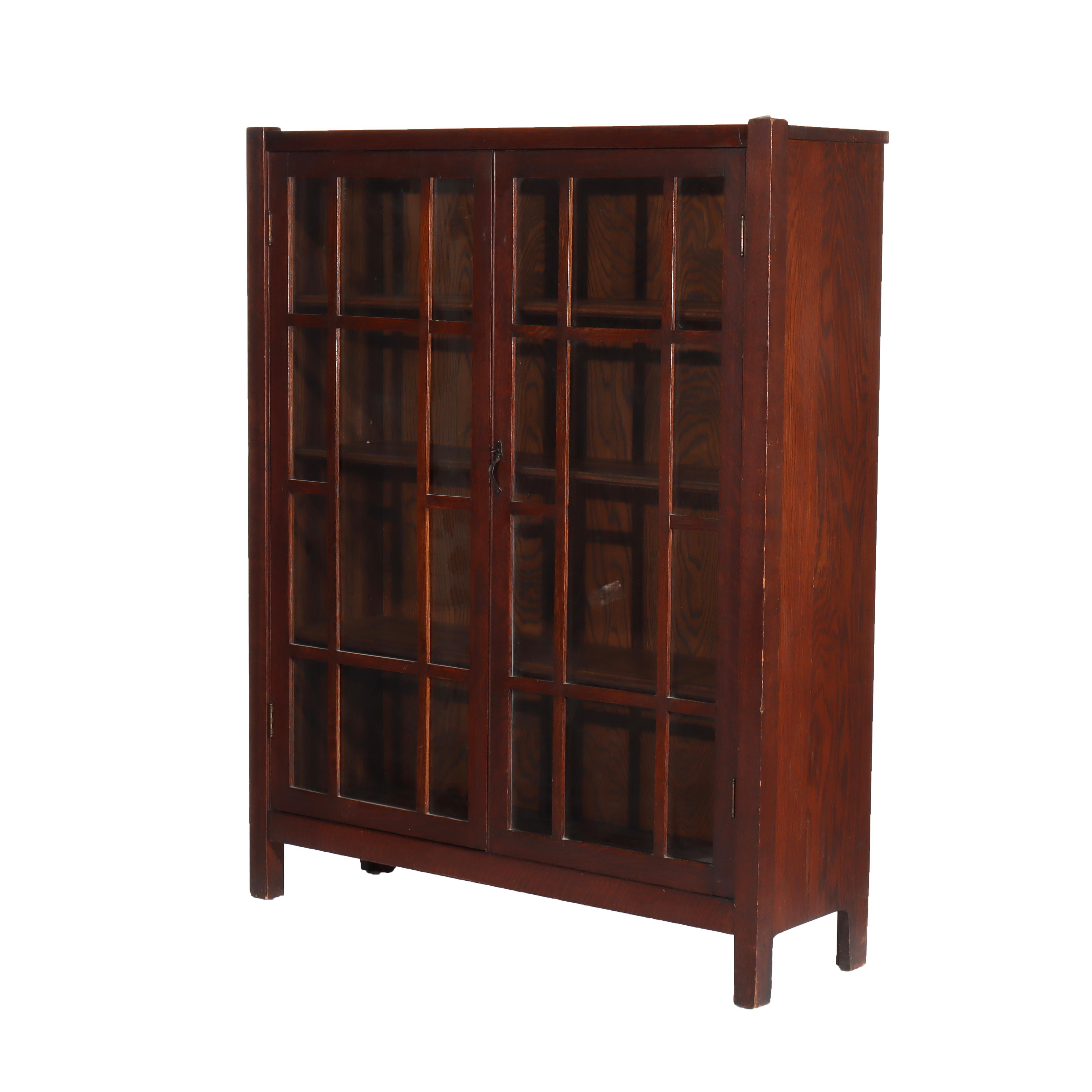 Arts and Crafts Arts & Crafts Stickley School Double Door Oak Bookcase C1920 en vente