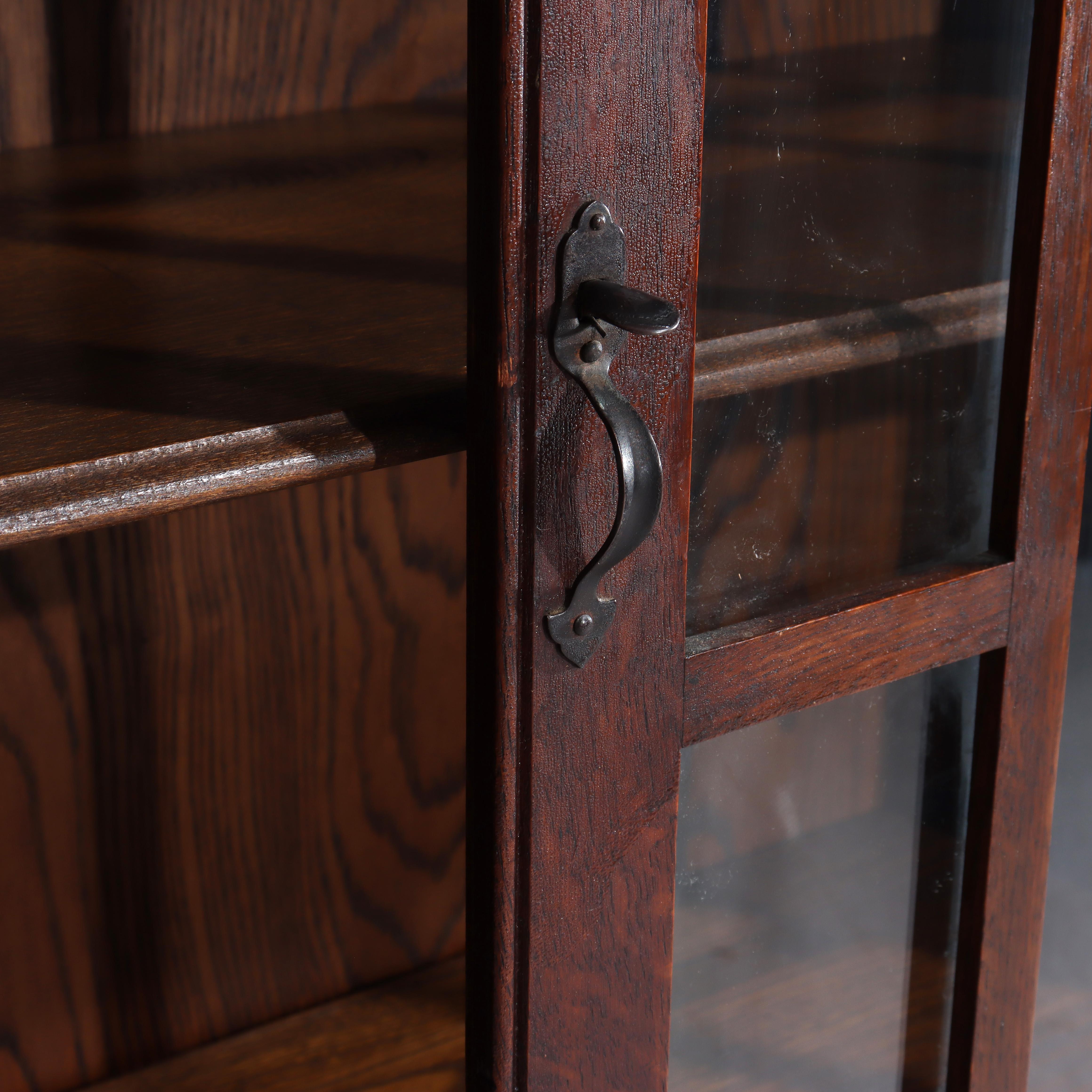 Arts & Crafts Stickley School Double Door Oak Bookcase C1920 en vente 2