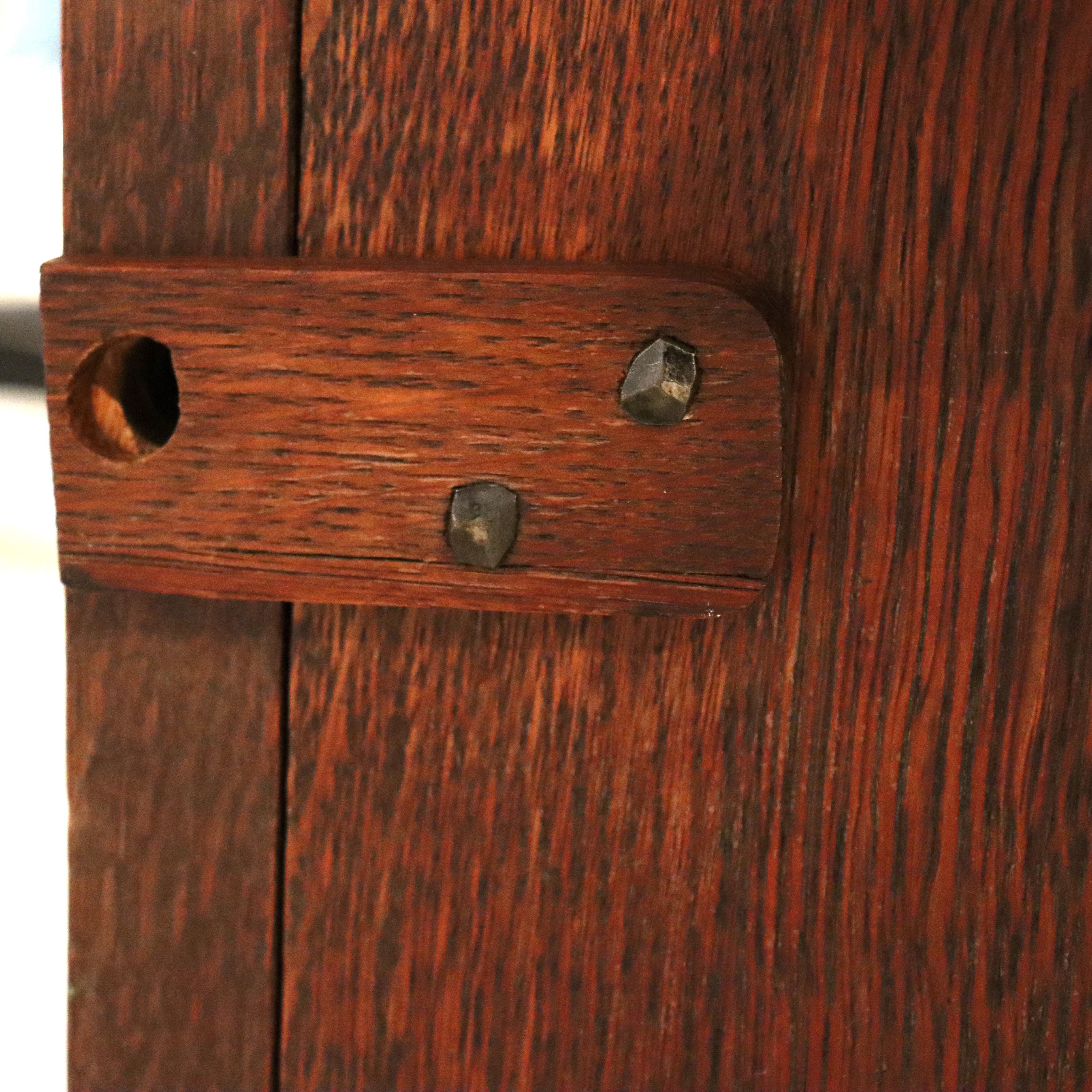 Cellaretta in quercia della scuola Stickley Arti e Mestieri C1920 in vendita 11