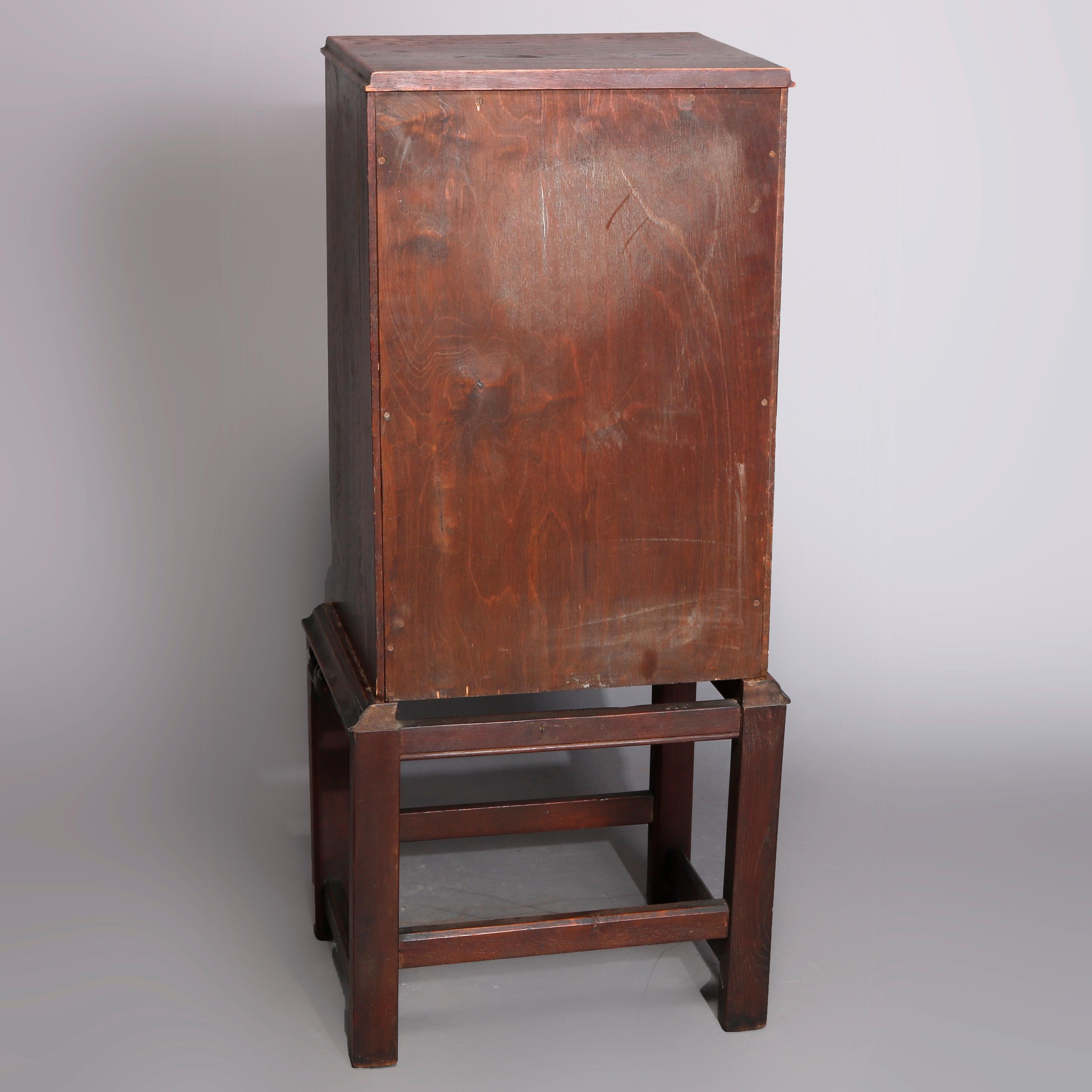 Cellaret de Roble Tallado Estilo Arts & Crafts con Herrajes Figurales de Fénix Fundido C1910 en venta 5