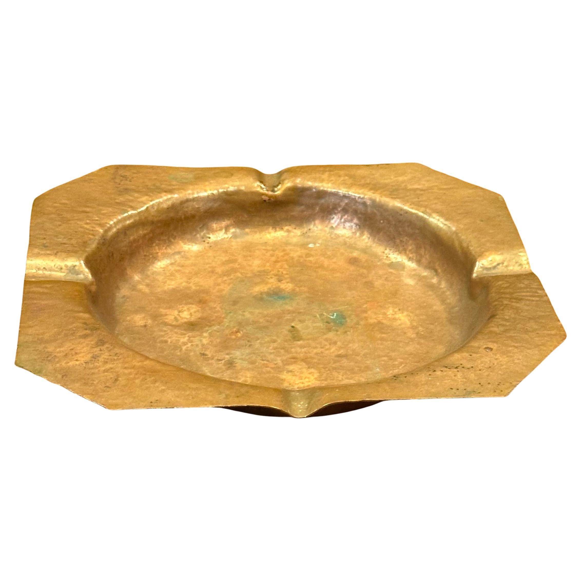 Aschenbecher aus gehämmertem Kupfer im Stil von Arts & Crafts (Arts and Crafts) im Angebot