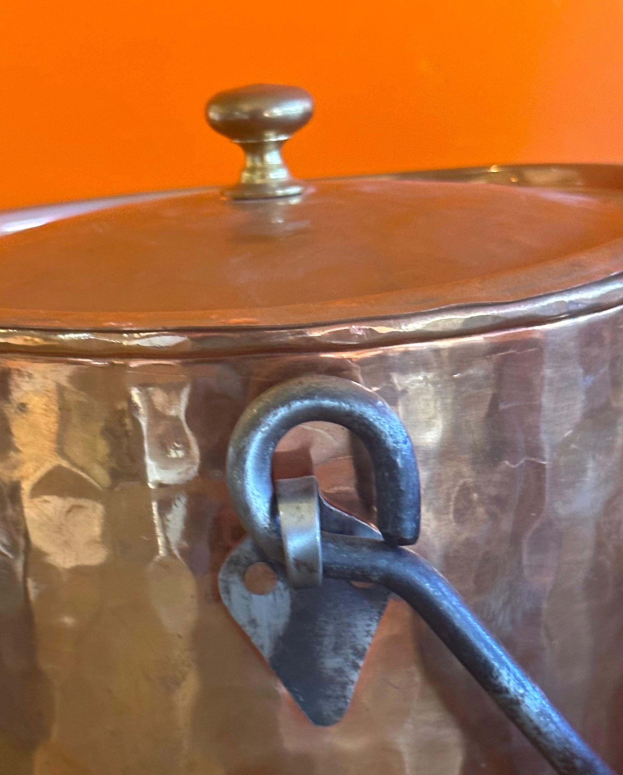 Arts & Crafts Style Hand Hammered Copper Ice Bucket mit Deckel im Angebot 4