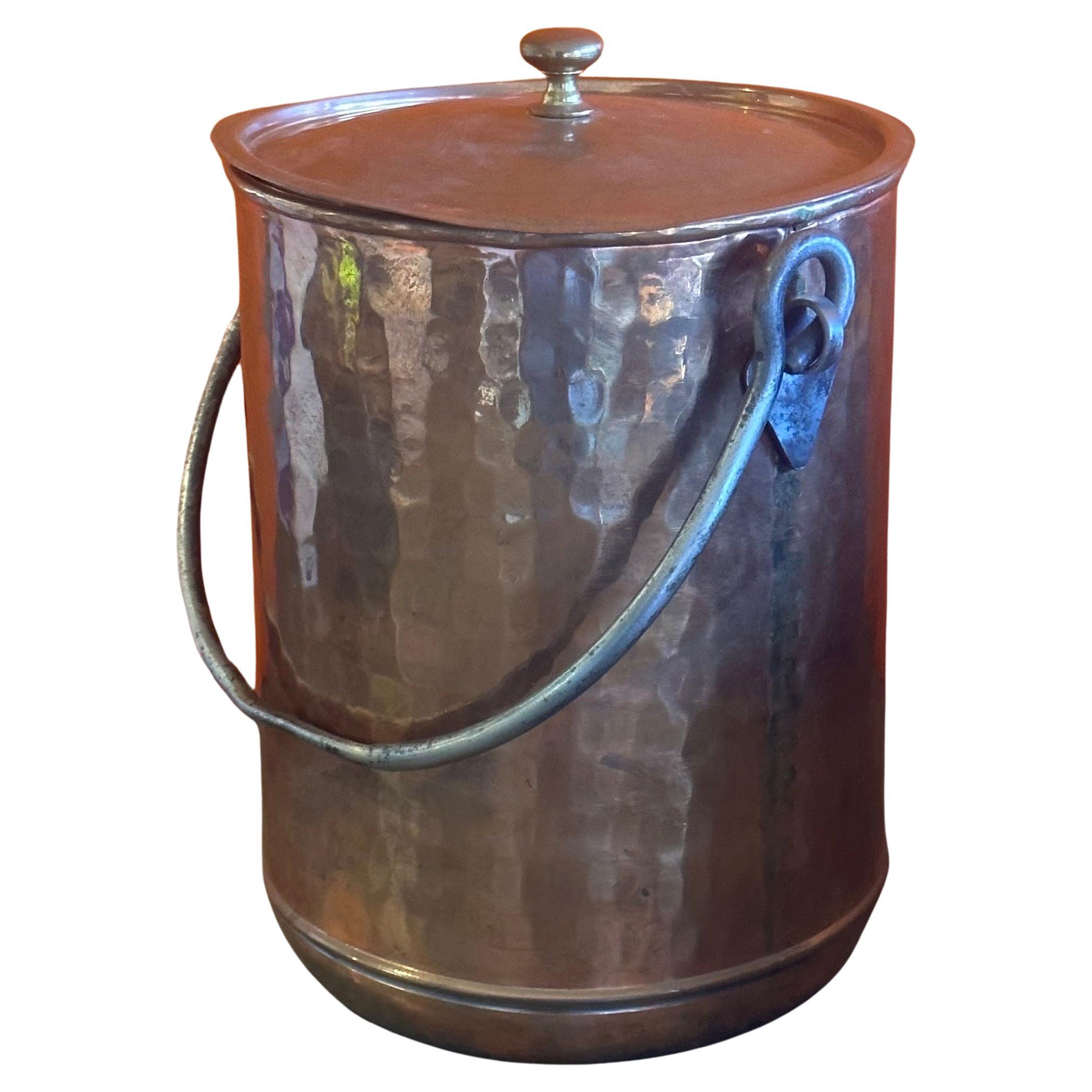 A very nice Arts & Crafts style hand hammered copper ice bucket with lid, circa 1940s. The piece is in very good condition and measures 8