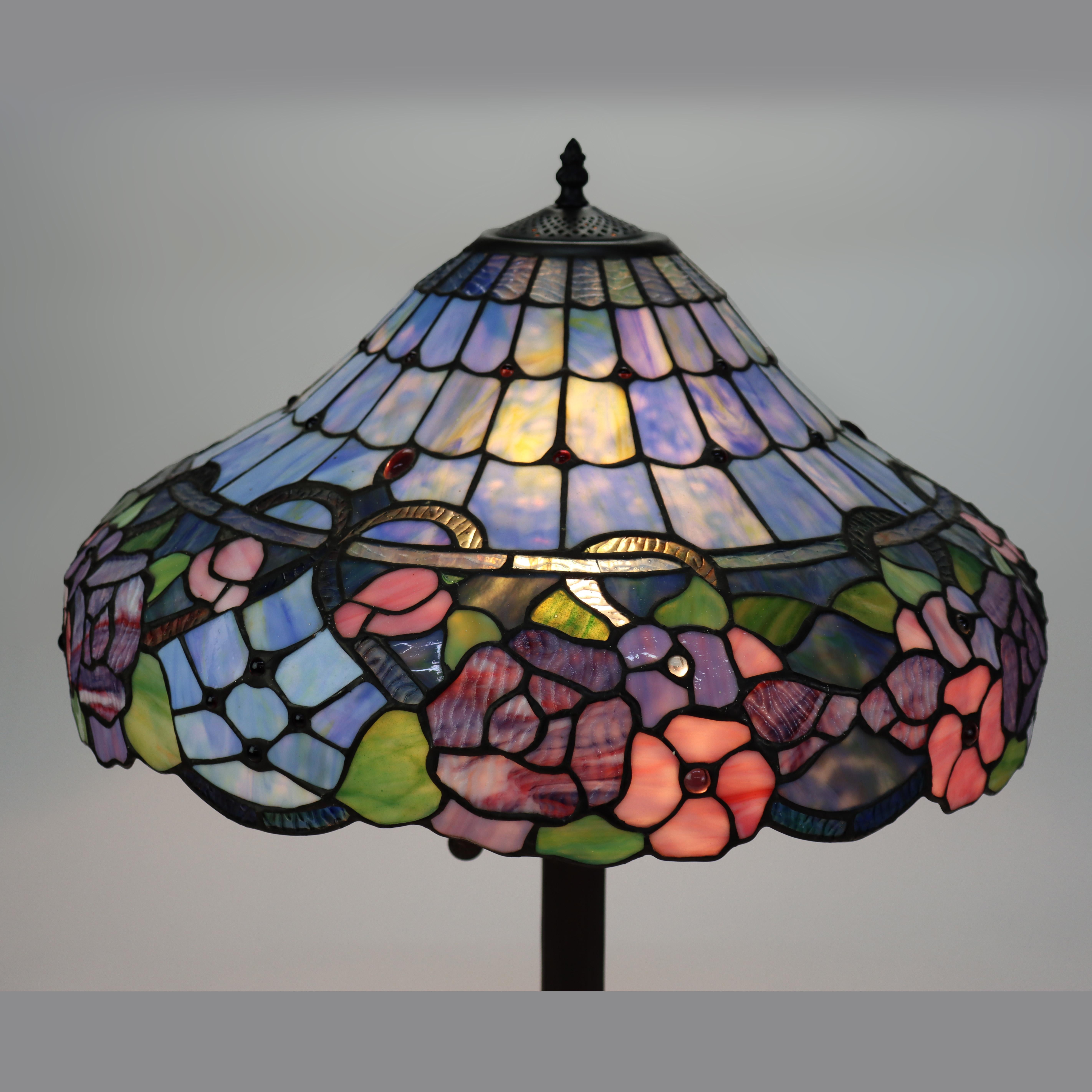 Arts and Crafts Lampada da tavolo in vetro colorato a piombo in stile Arts & Crafts del XX secolo in vendita