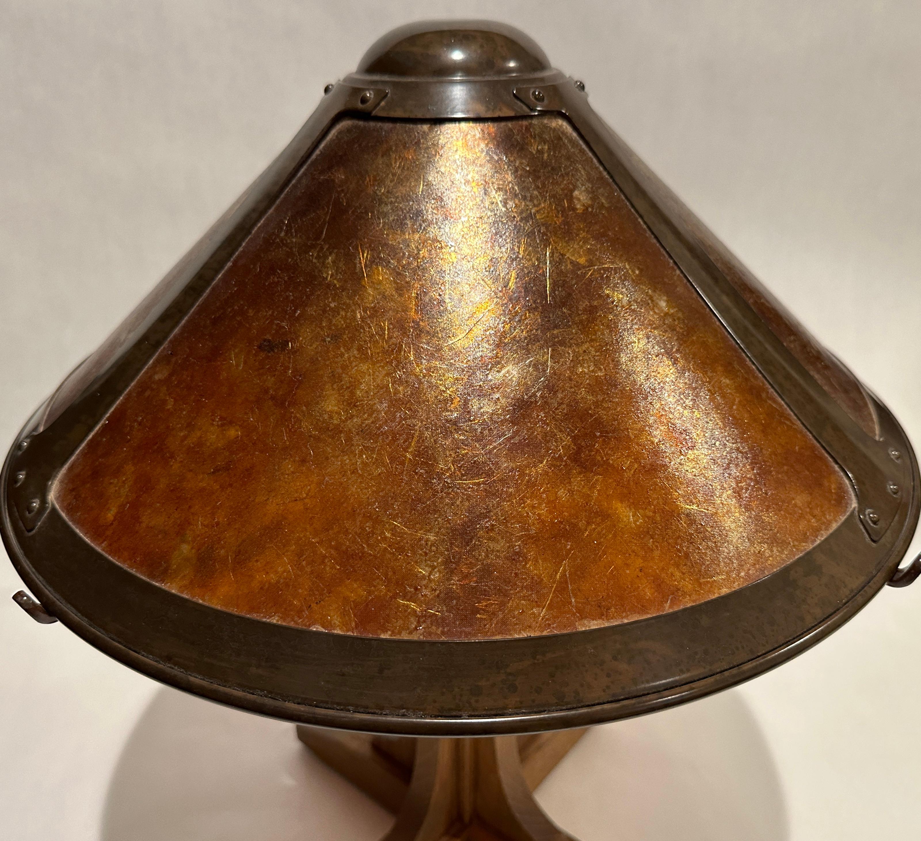 Lampe de style Arts & Crafts en chêne, cuivre et mica par Warren Hile Studio Bon état - En vente à Norwood, NJ