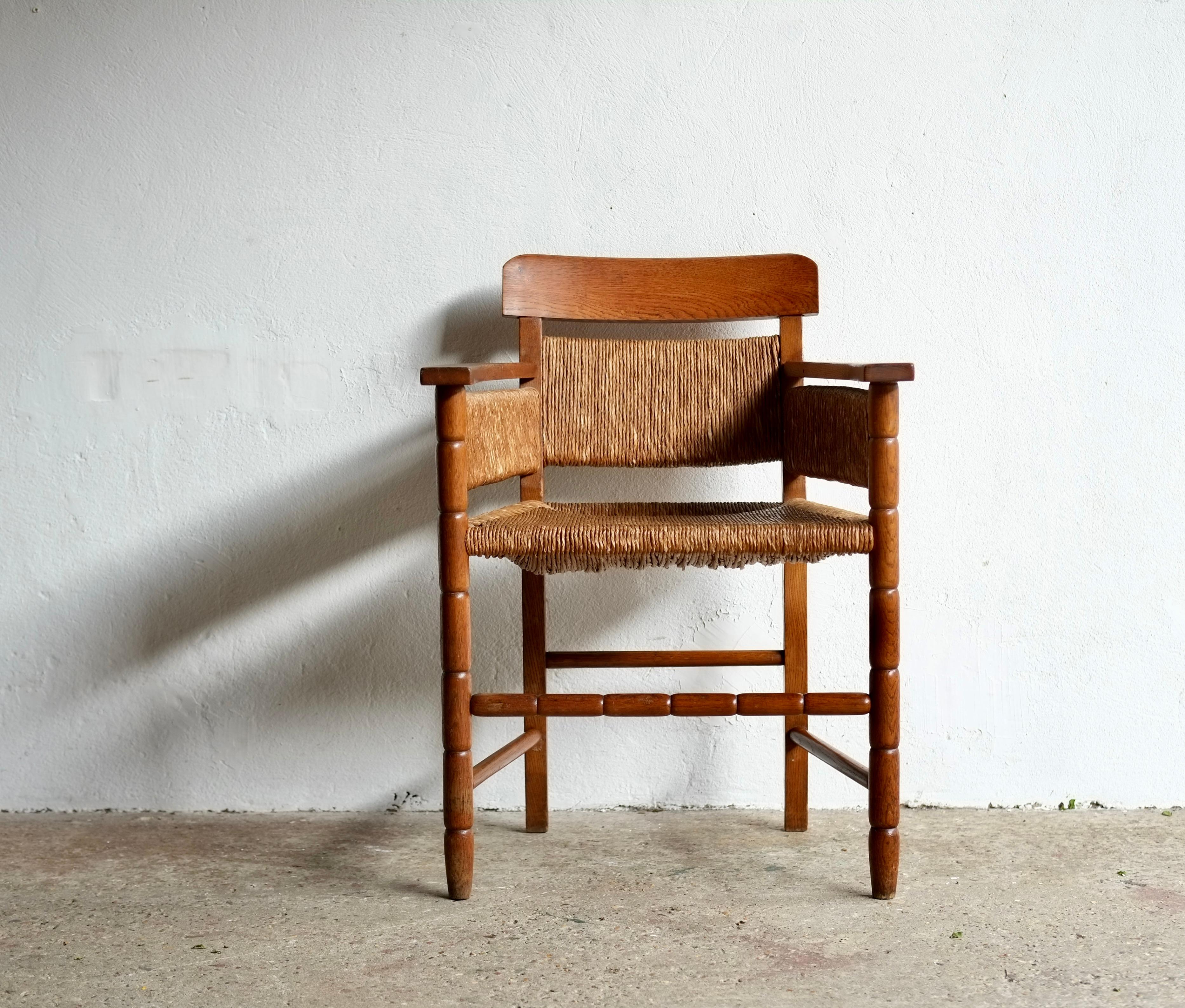 Arts & Crafts Style Oak & Rush Armchair For Sale 1