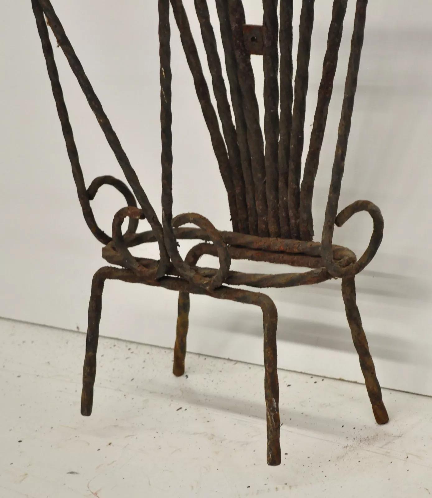 Paragüero con espejo de hierro forjado de estilo Arts & Crafts Árbol de salón para abrigos Espejo en venta