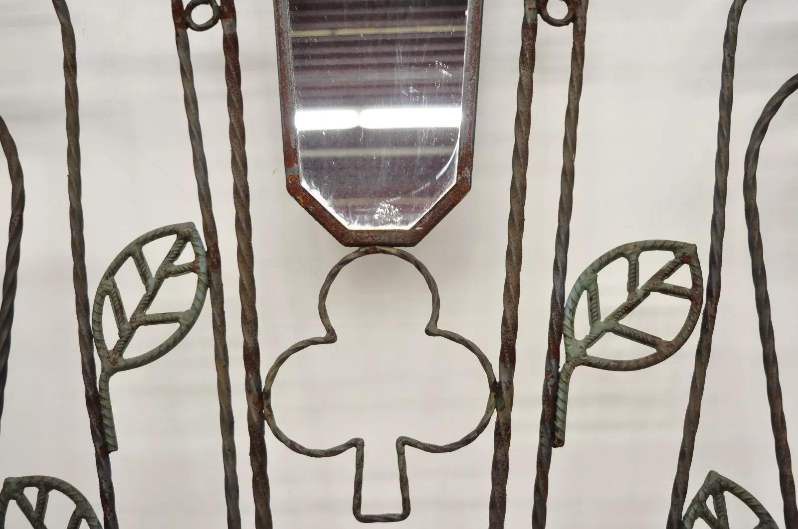 Paragüero con espejo de hierro forjado de estilo Arts & Crafts Árbol de salón para abrigos en venta 1