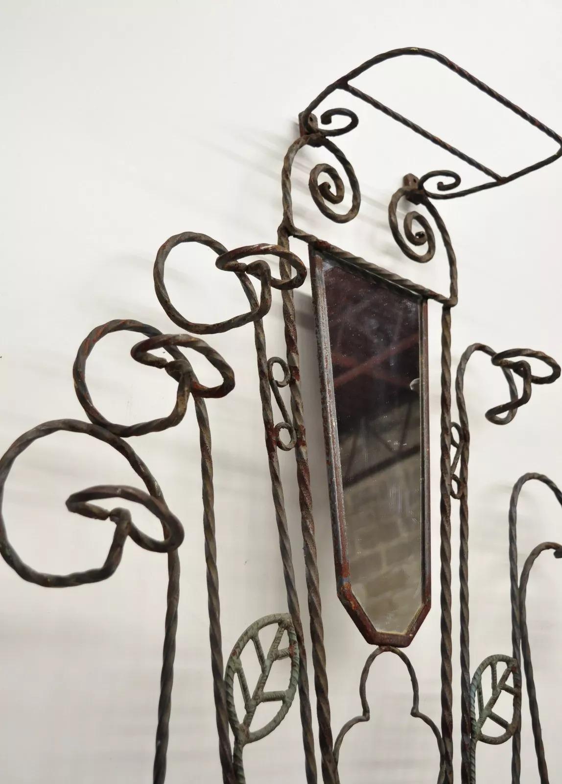 Paragüero con espejo de hierro forjado de estilo Arts & Crafts Árbol de salón para abrigos en venta 2