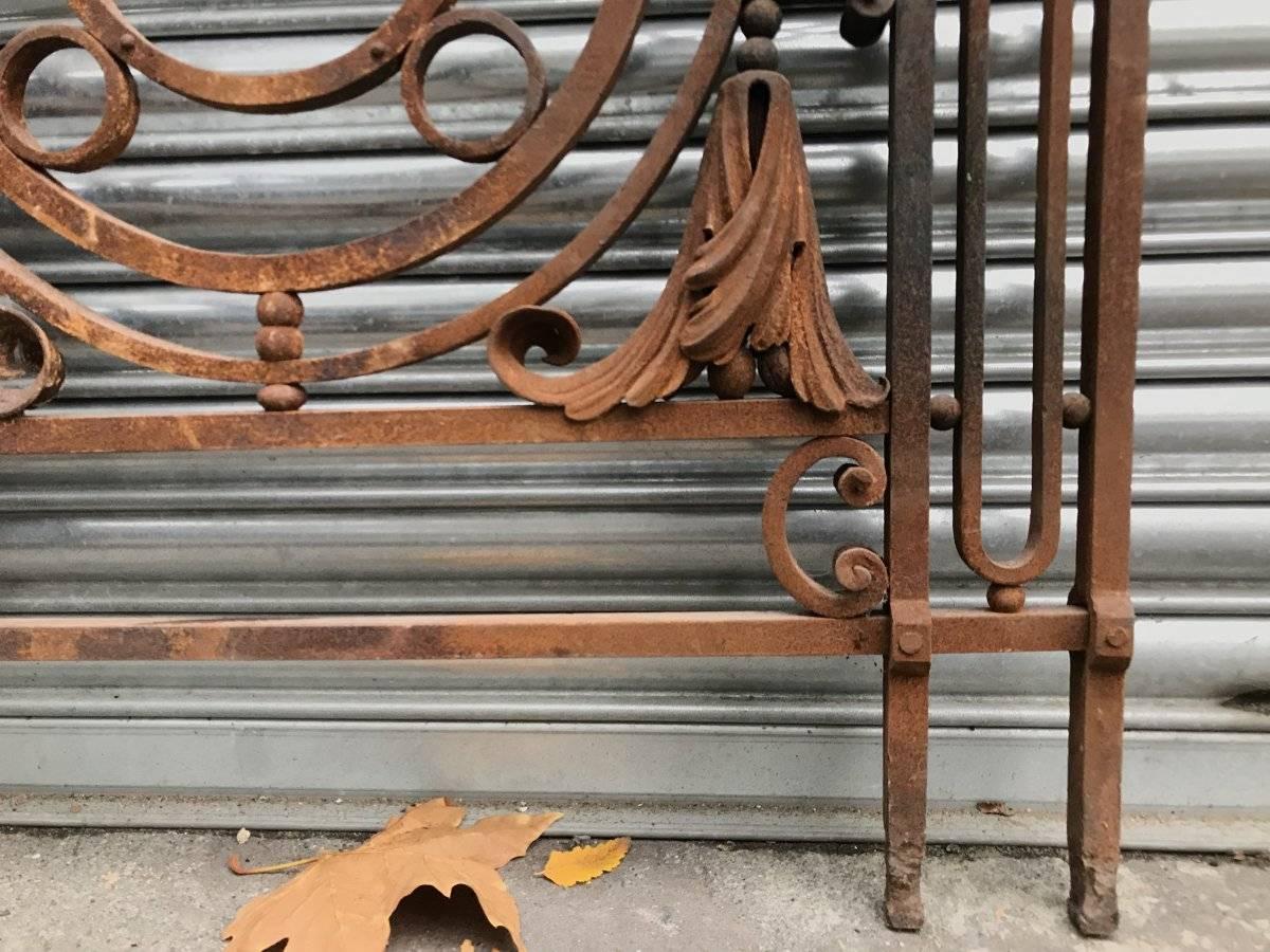Late Victorian Arts & Crafts Style Victorian Decorative Cast Iron Railing or Balcony Banister