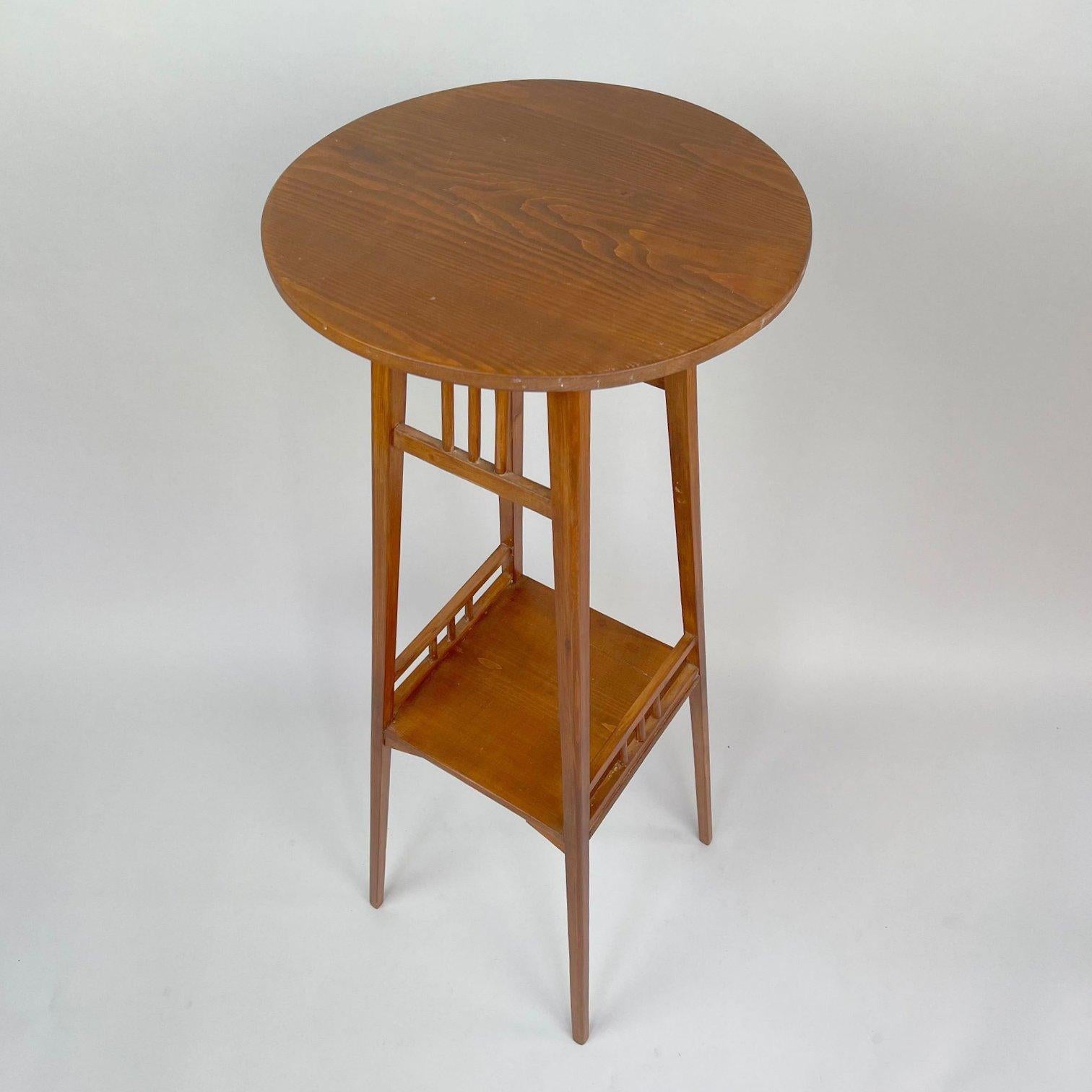 Arts & Crafts Tall Wooden Plant Stand, 1930s For Sale 1