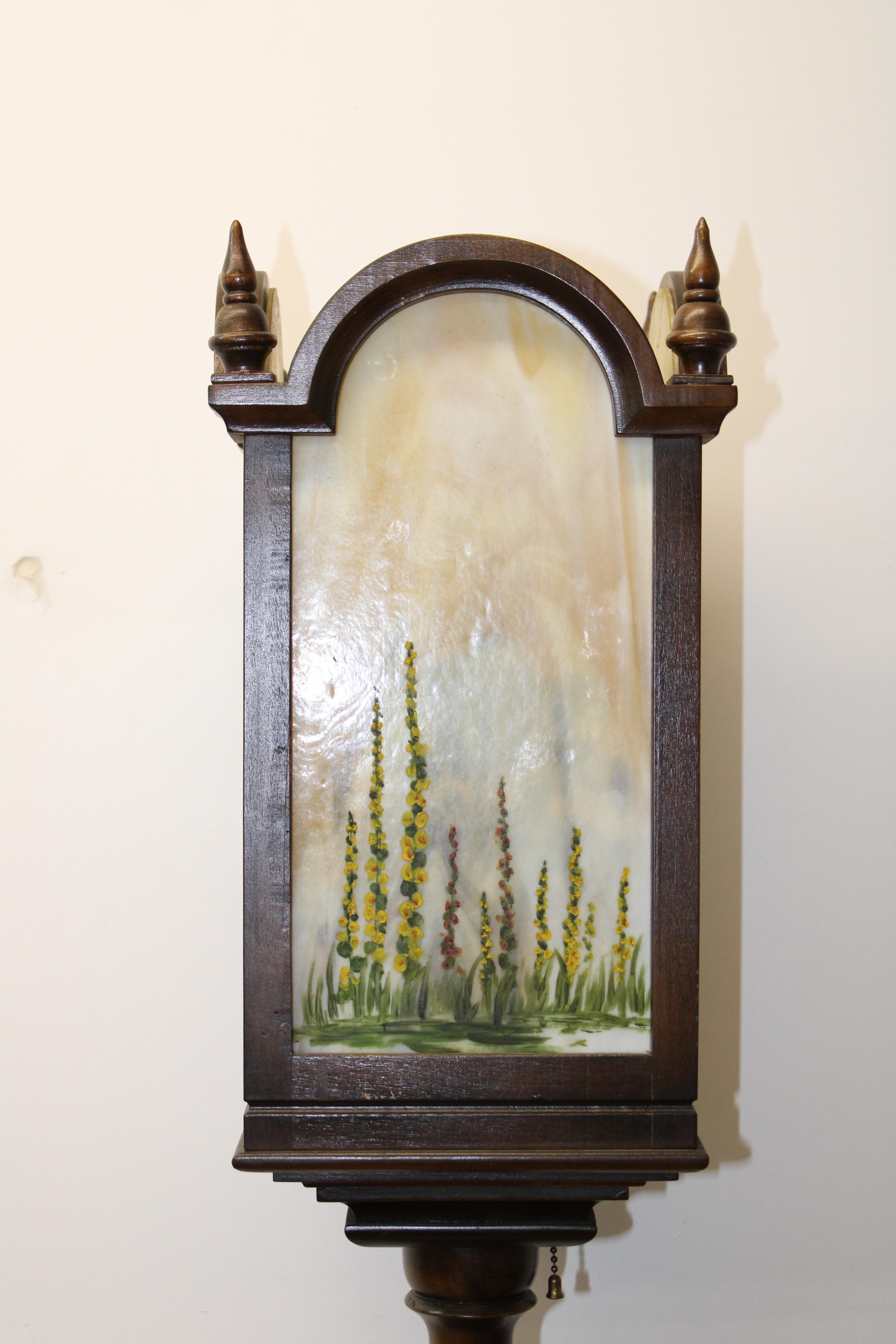20ième siècle Torchère Arts & Crafts avec verre d'art peint à la main en vente