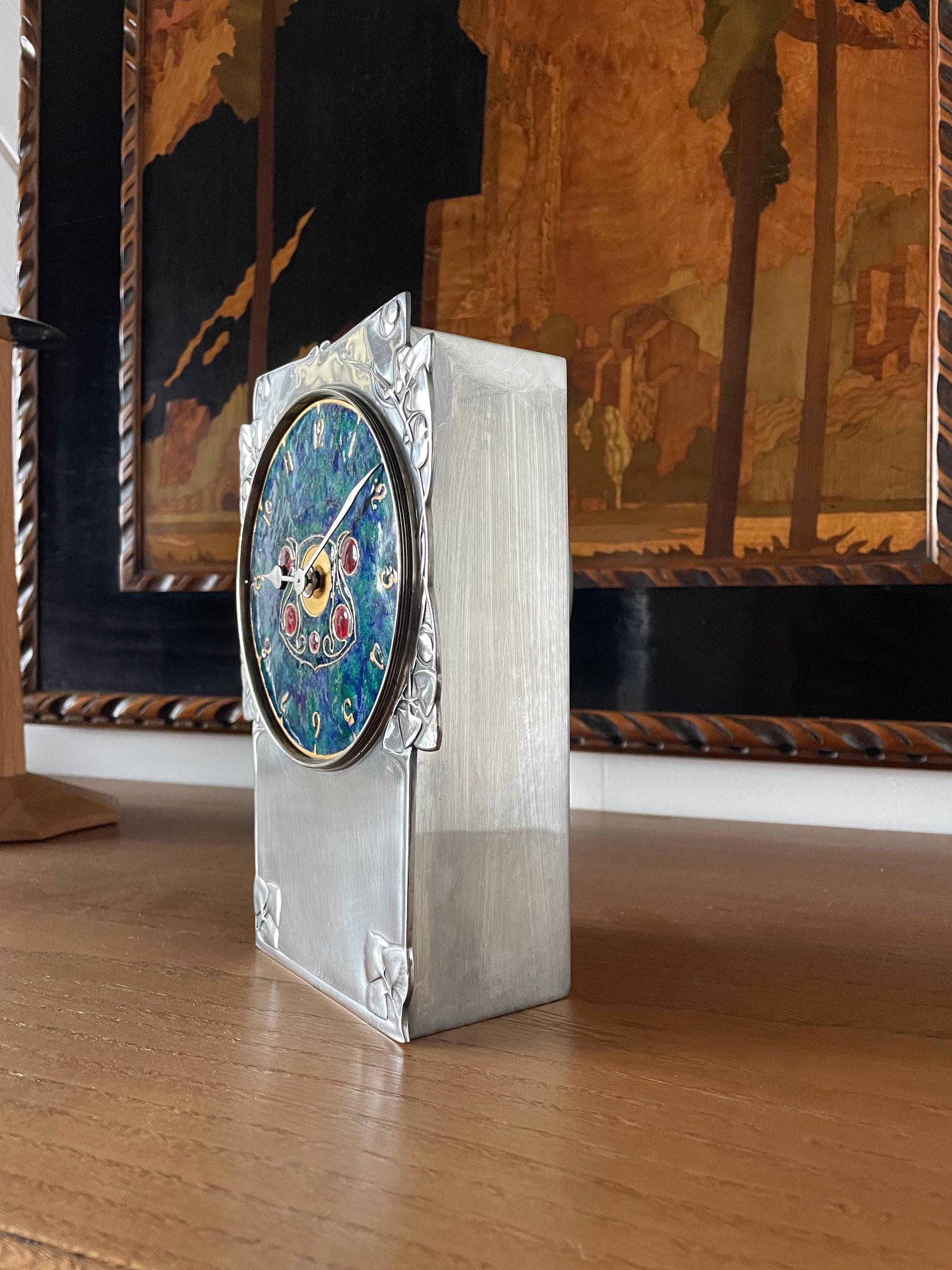 Anglais Horloge Arts & Crafts 'Tudric' par Archibald Knox pour Liberty & Co. en vente