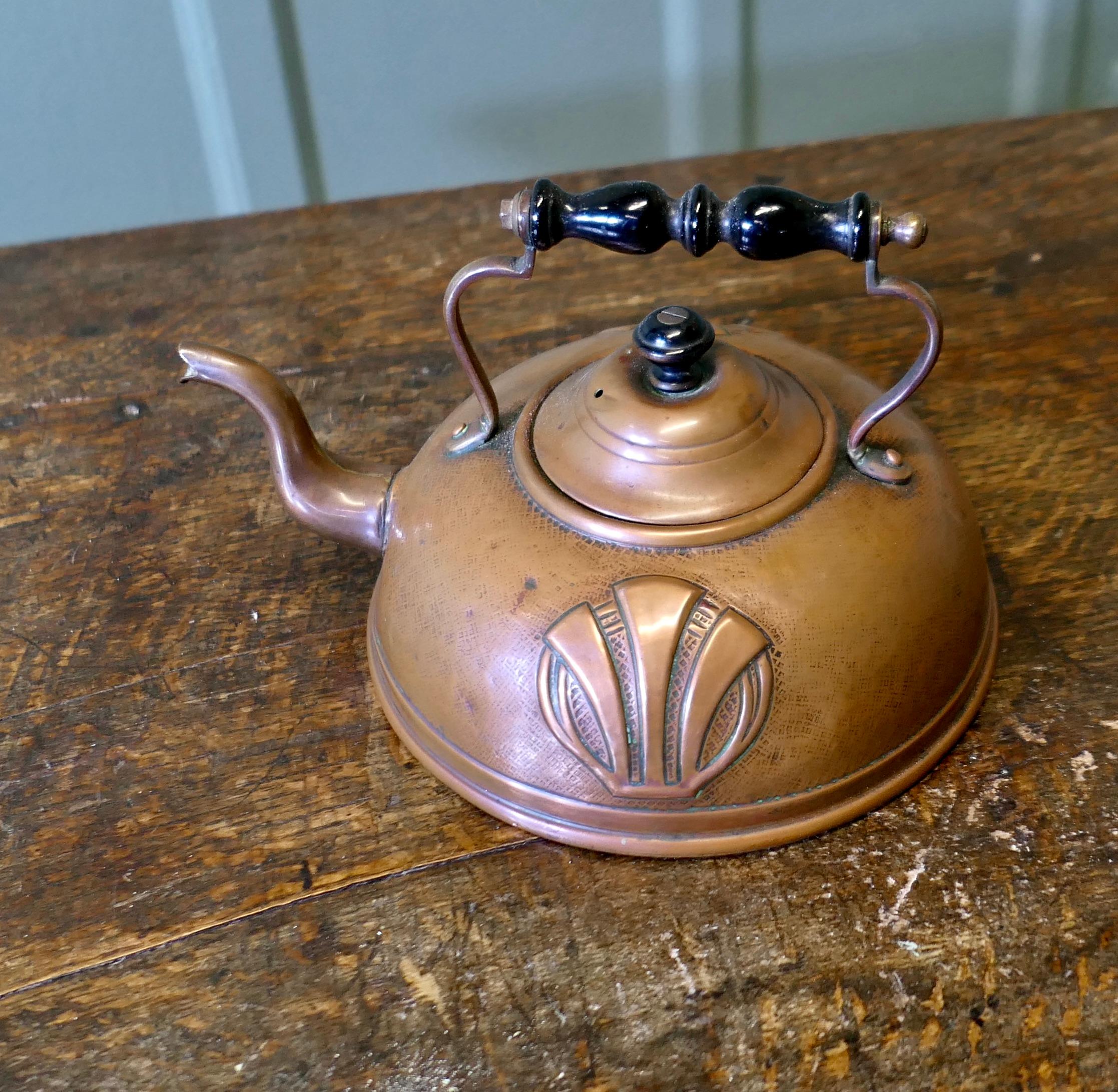 Arts and Crafts Arts & Crafts Vintage Copper Kettle  A fabulous vintage Arts & Crafts/Art Nouvea For Sale