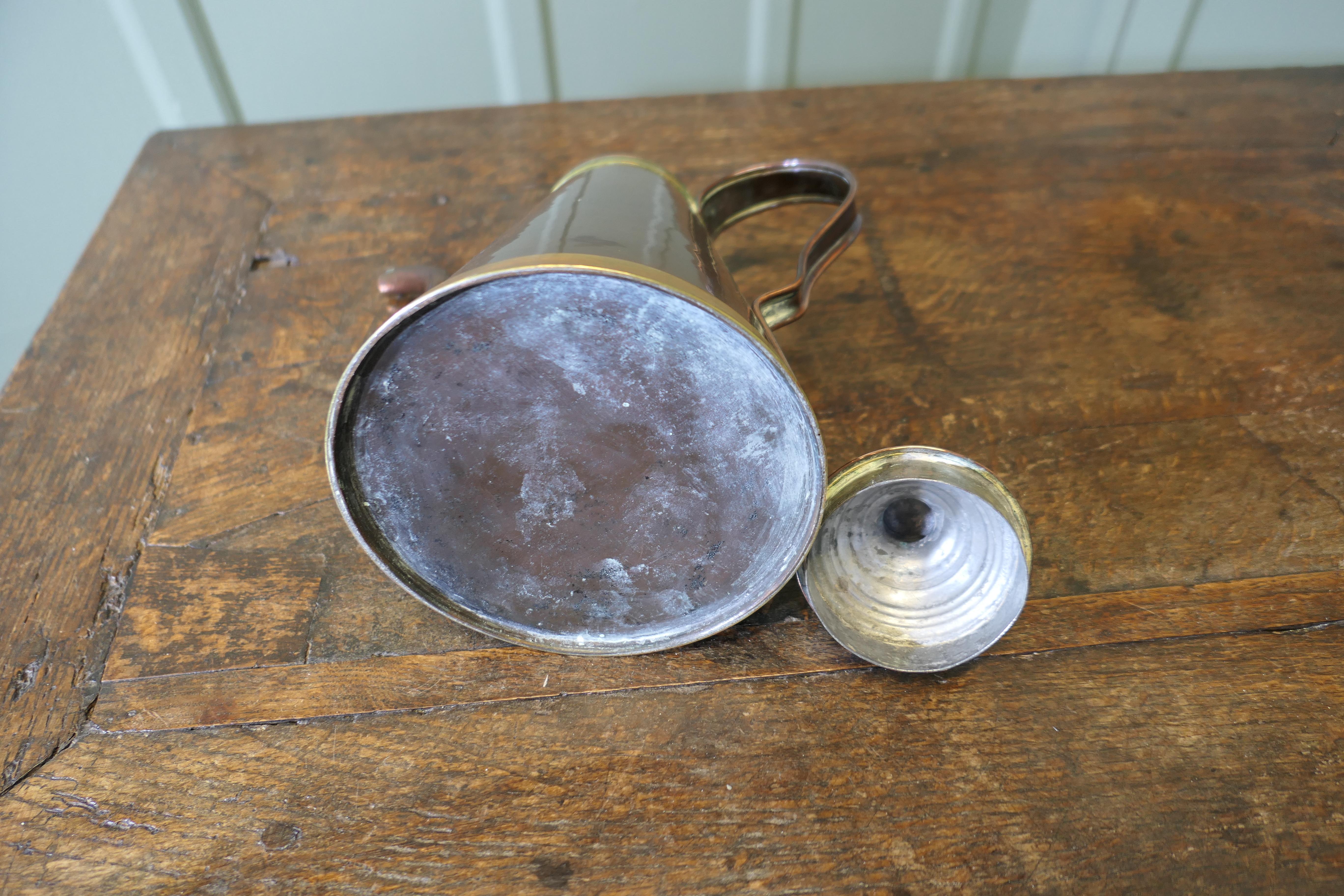 Arts & Crafts Vintage Copper Kettle  A fabulous vintage Arts & Crafts/Art Nouvea For Sale 1