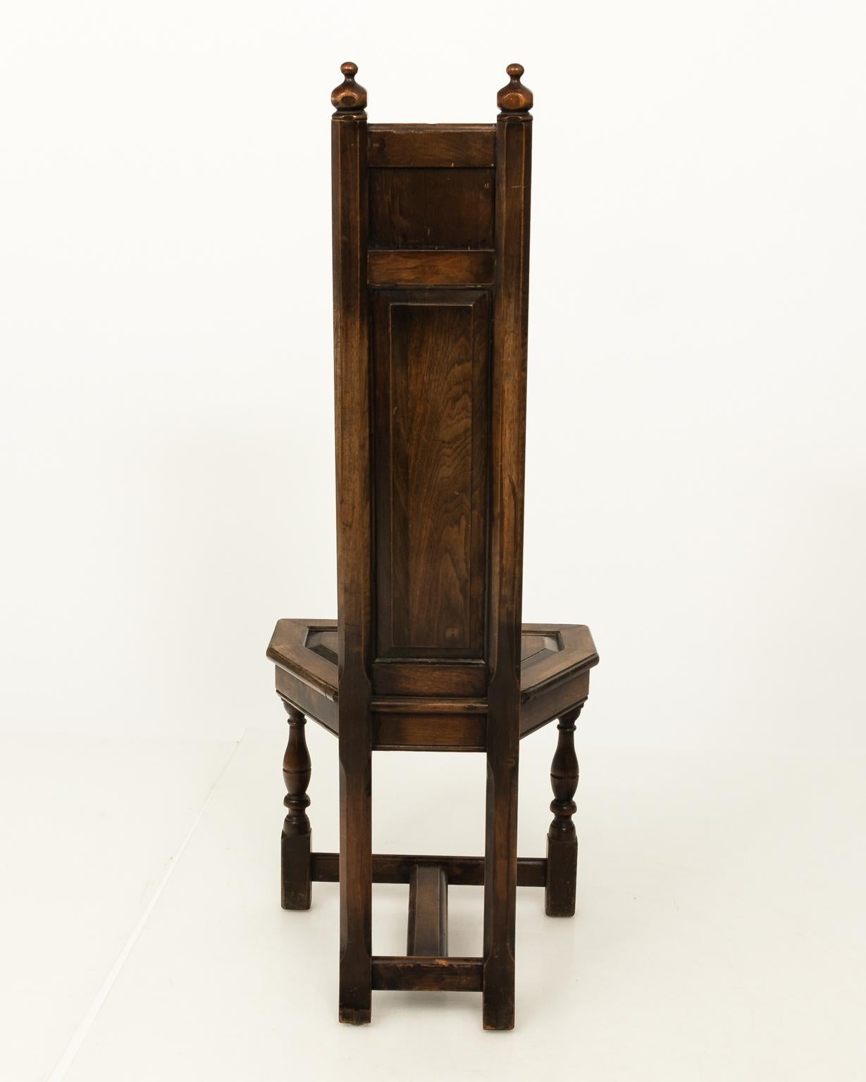 Arts & Crafts Walnut Corner Chair, circa 1895 In Good Condition In Stamford, CT