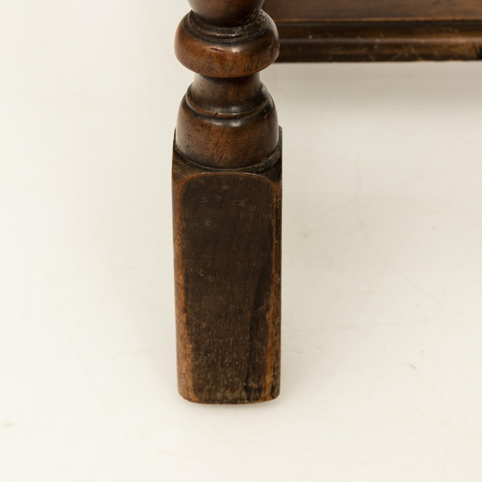 Arts & Crafts Walnut Corner Chair, circa 1895 1
