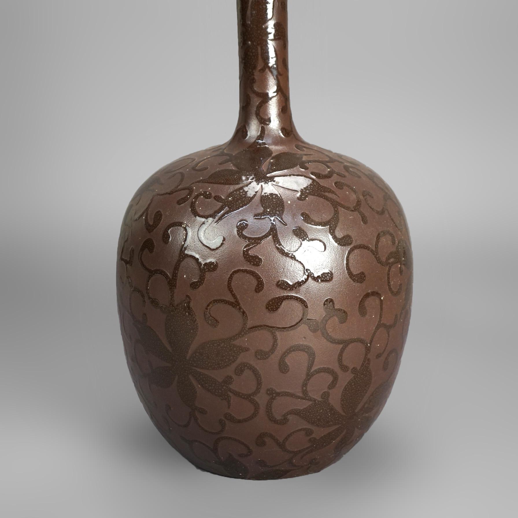 Artes y Oficios Weller o Escuela Roseville Florero recortado de cerámica artística c1930 en venta 1