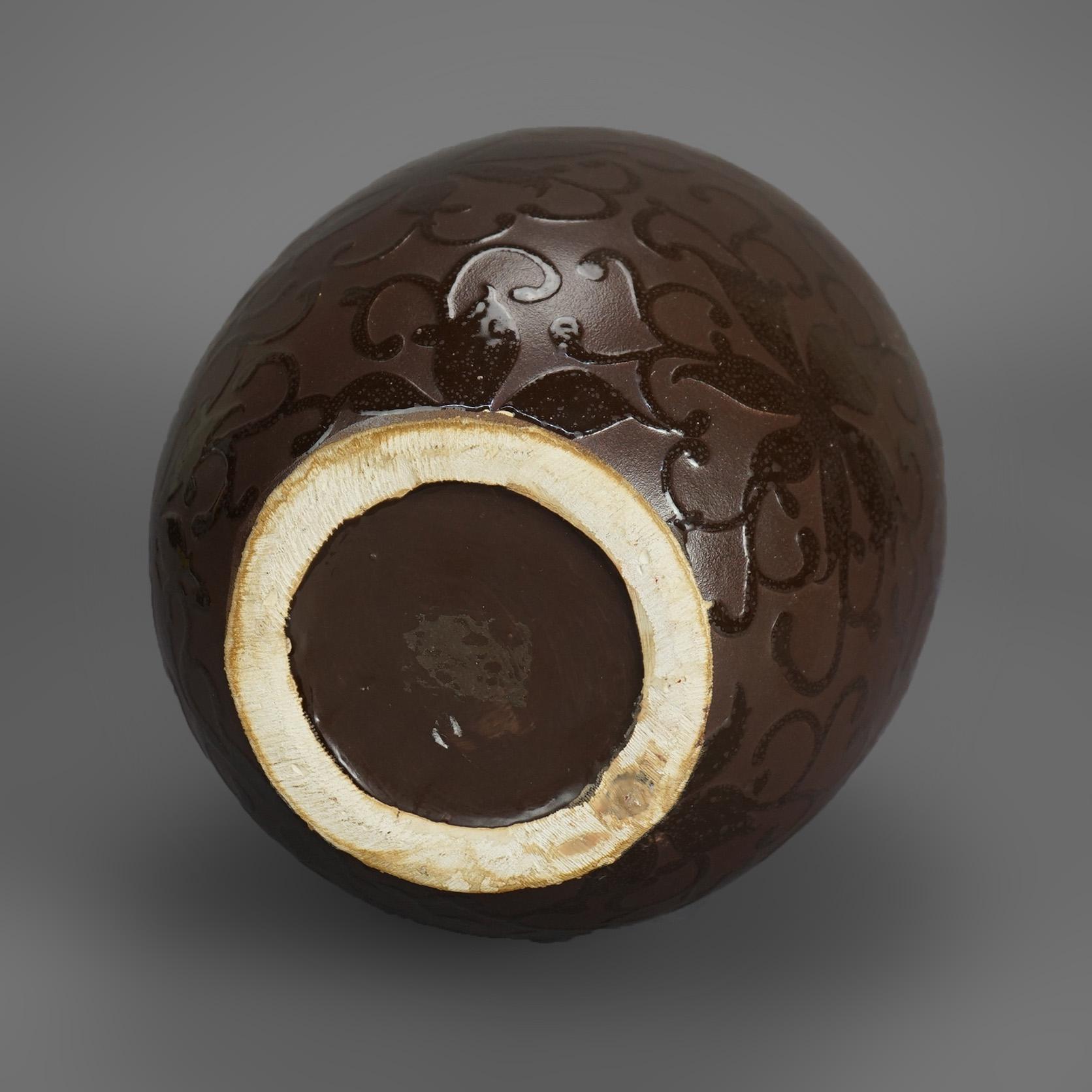 Artes y Oficios Weller o Escuela Roseville Florero recortado de cerámica artística c1930 en venta 2