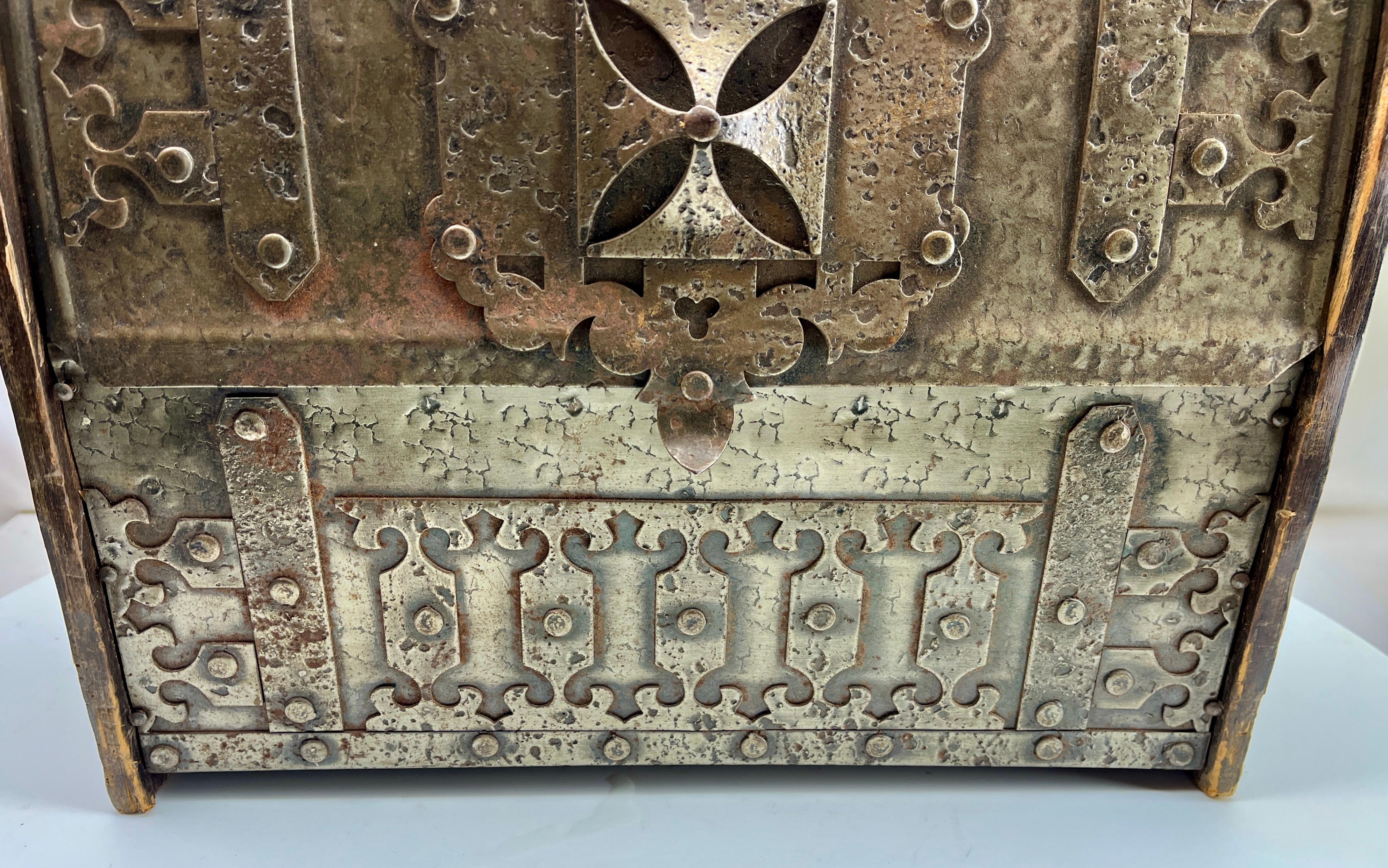 Arts & Crafts Wine Box with Decorative Metal Work, circa 1920s For Sale 4