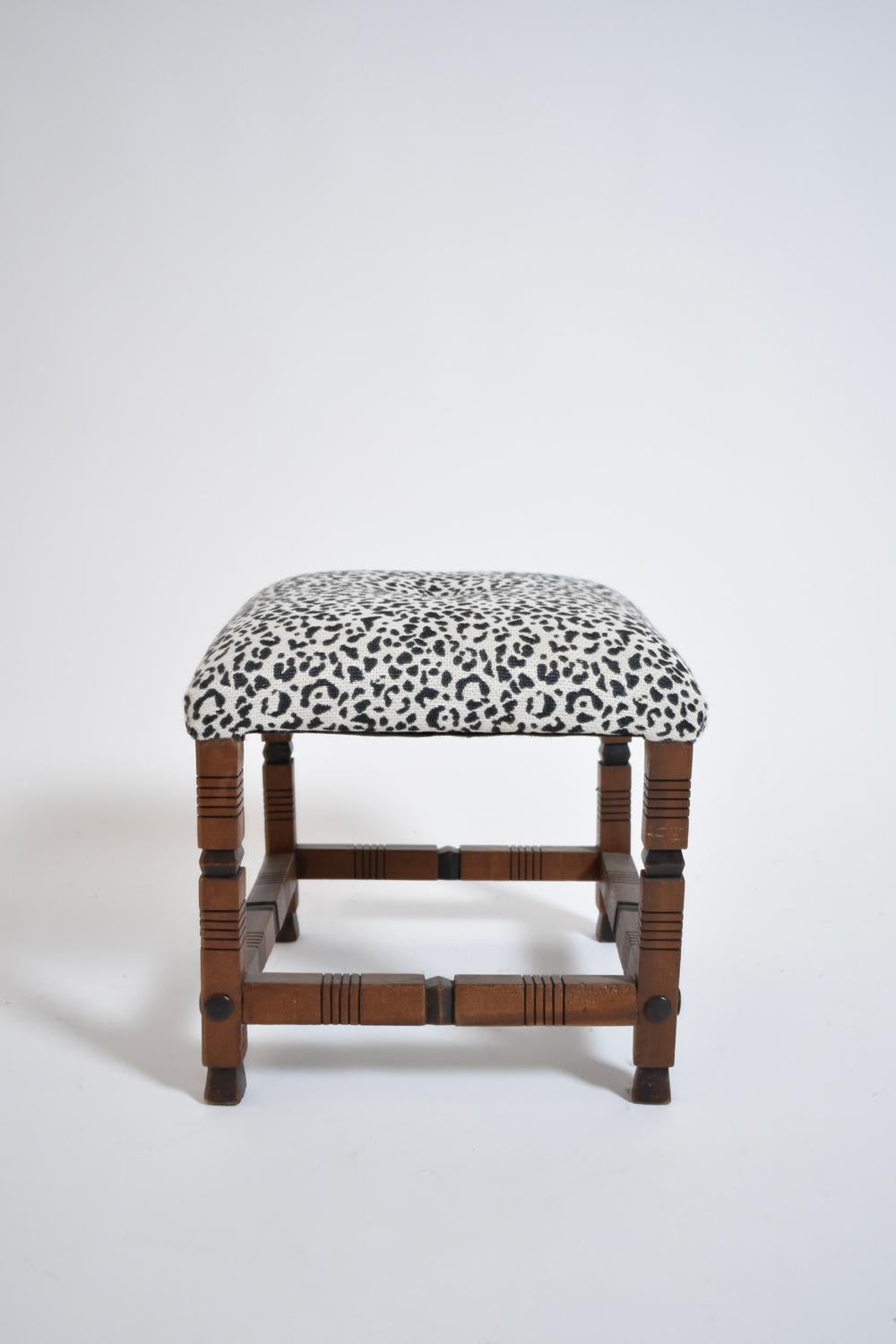 Arts & Crafts Holzhocker. England, 1920er Jahre.