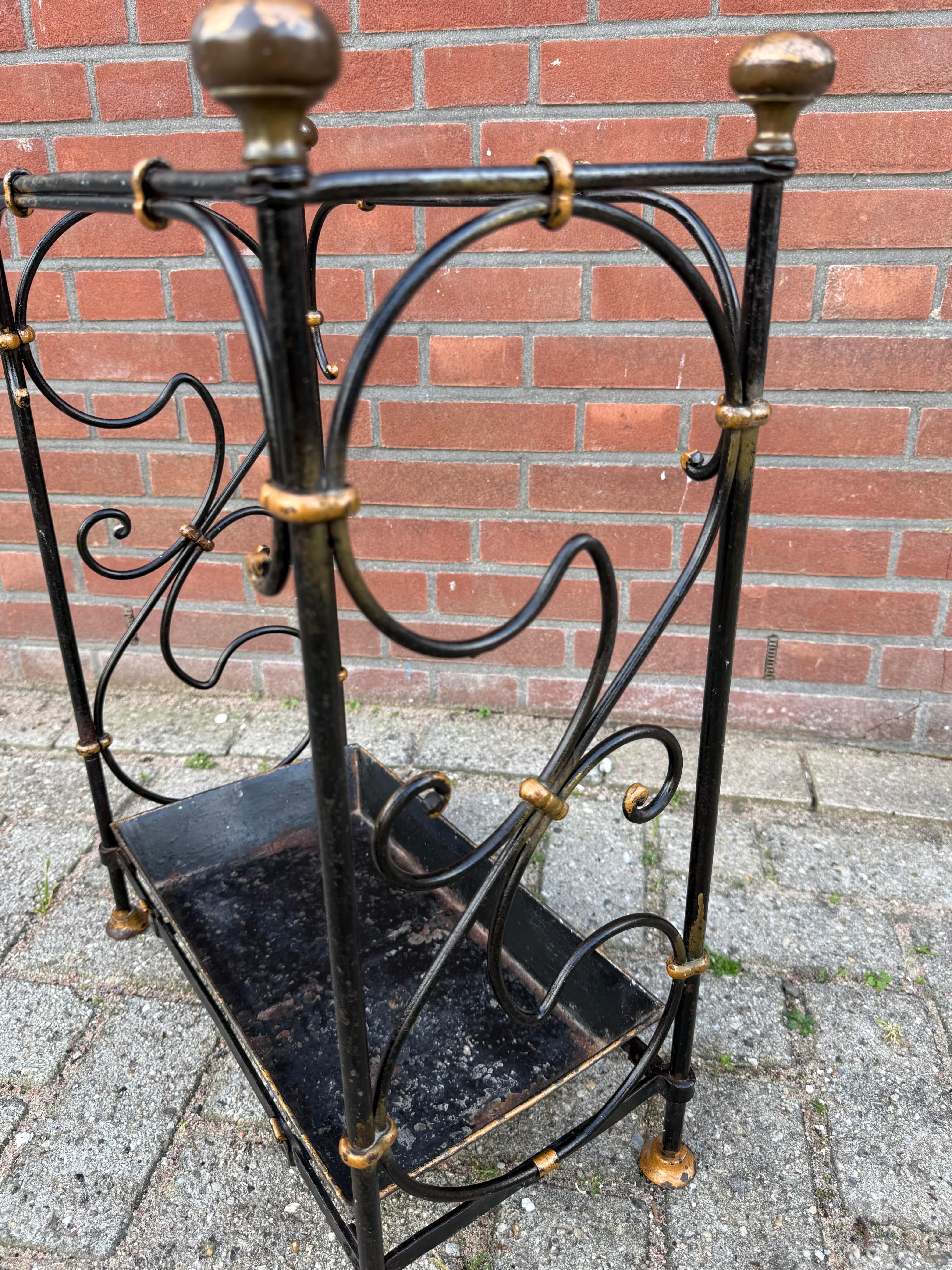 Portaombrelli in ferro battuto e bronzo con fodera in metallo in vendita 5