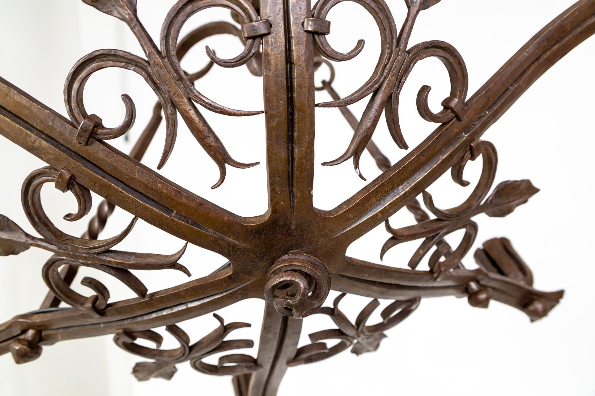 Lampadario in ferro battuto Arts & Crafts con foglie di faggio in vendita 4