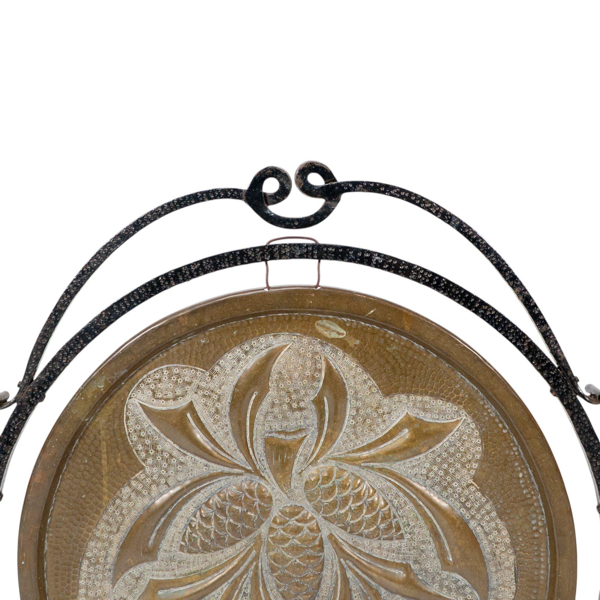 Gong da pranzo in ferro battuto di Arts & Crafts con piastra in ottone, design a foglia di grano in vendita 4