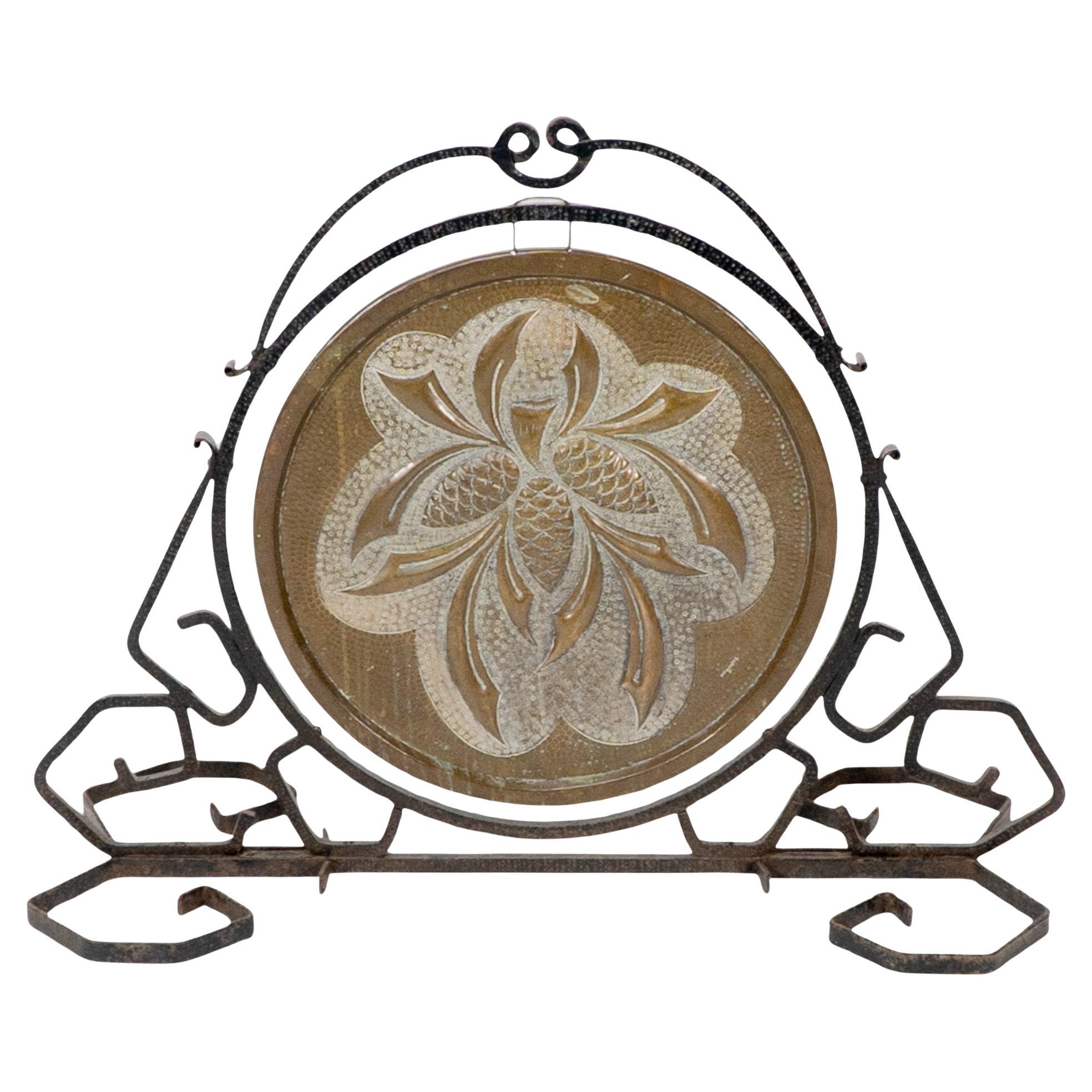 Gong da pranzo in ferro battuto di Arts & Crafts con piastra in ottone, design a foglia di grano in vendita