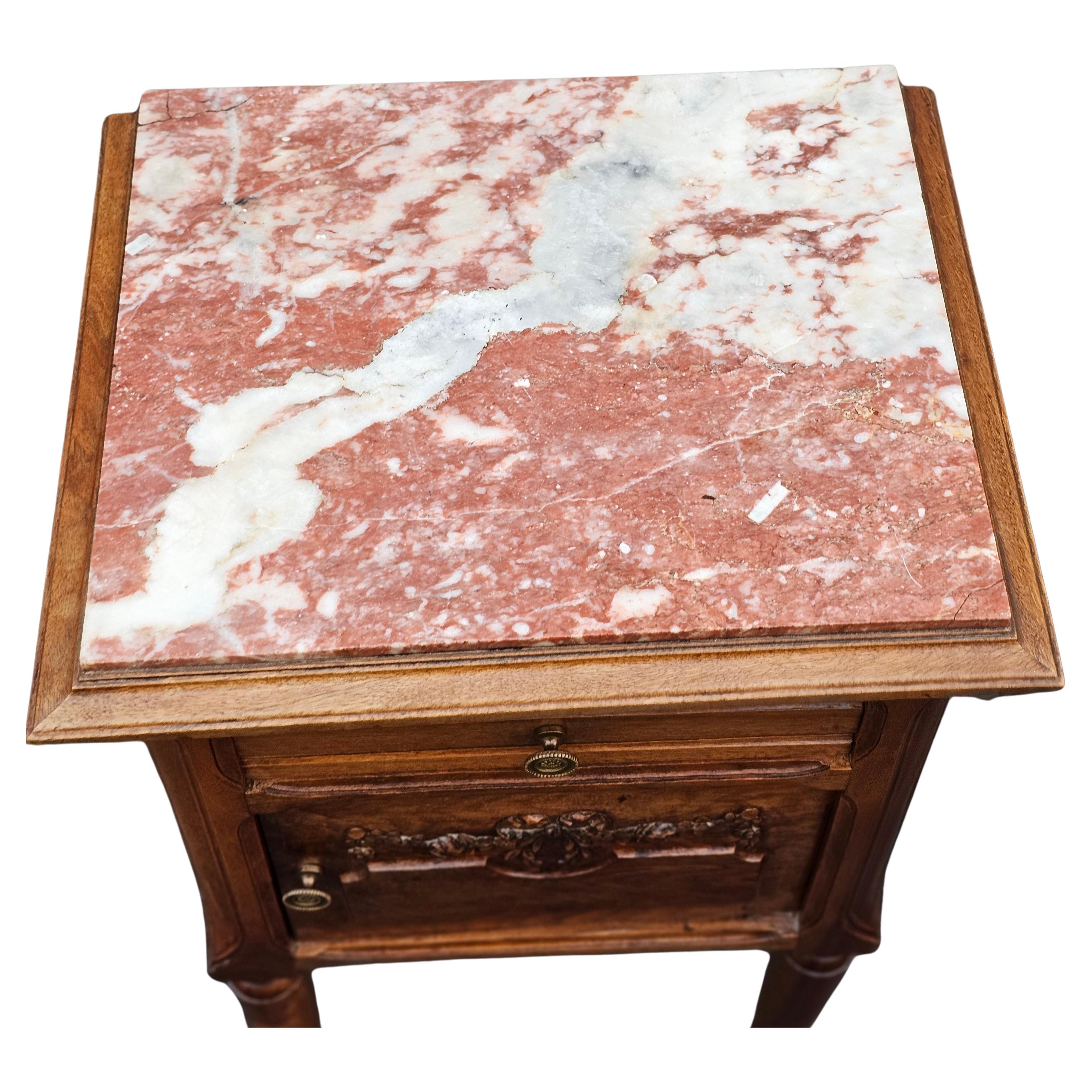 Arts & Crats Transitional Walnut Marble Top and Porcelain Humidor Side Table For Sale 3