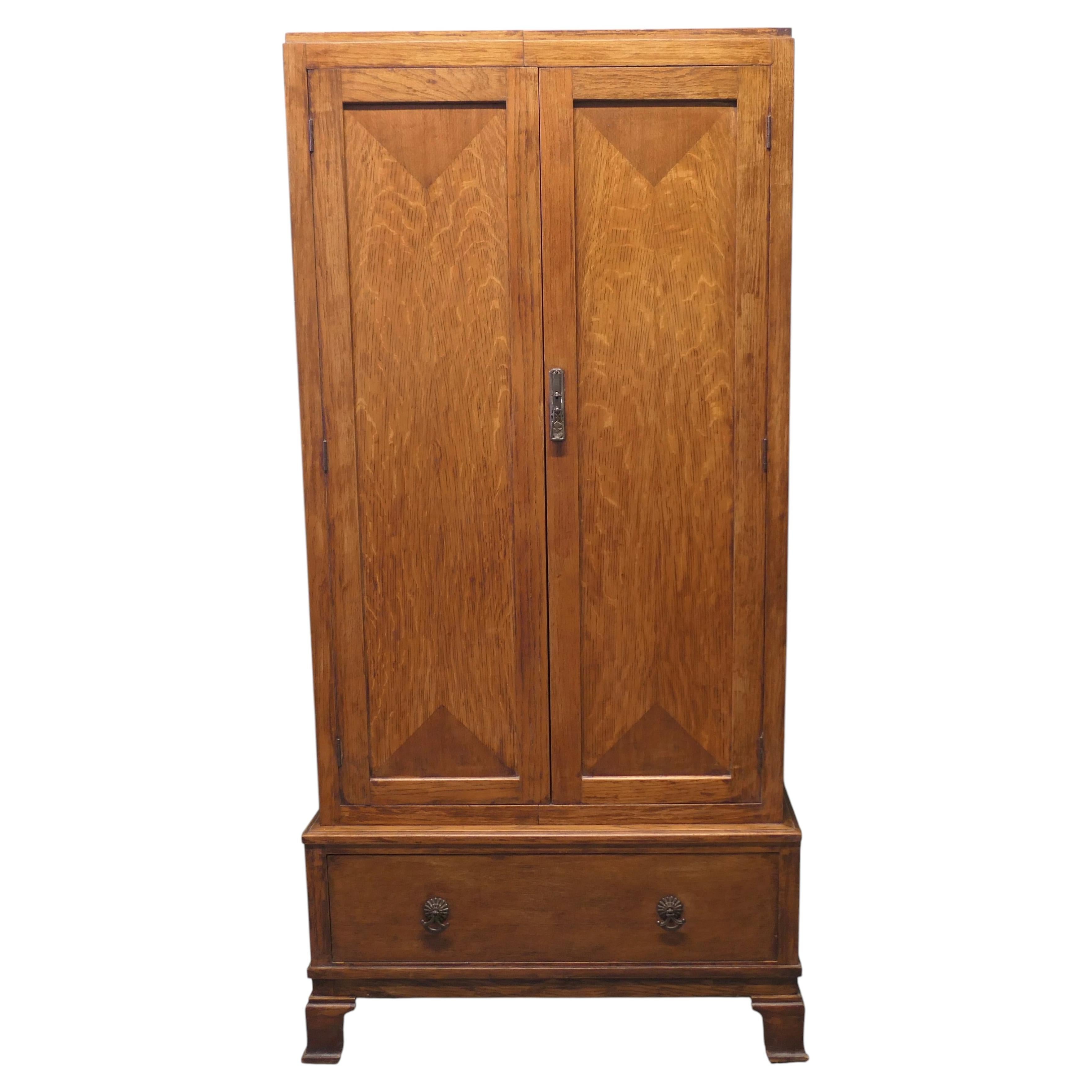 Compactum, guardaroba da uomo in stile Art Déco: un bel pezzo di classe