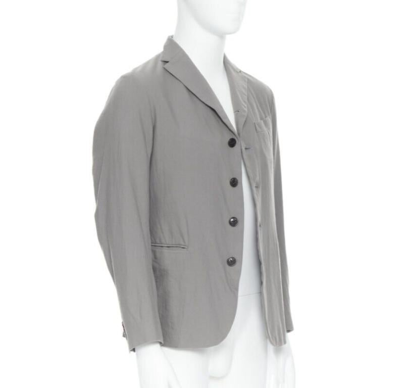 Grigio ARTS & SCIENCE giacca blazer grigia in misto cotone a 4 bottoni con collo corto JP2 in vendita