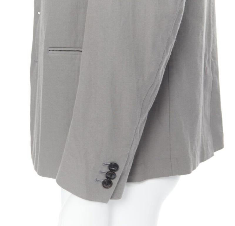 ARTS & SCIENCE giacca blazer grigia in misto cotone a 4 bottoni con collo corto JP2 in vendita 2