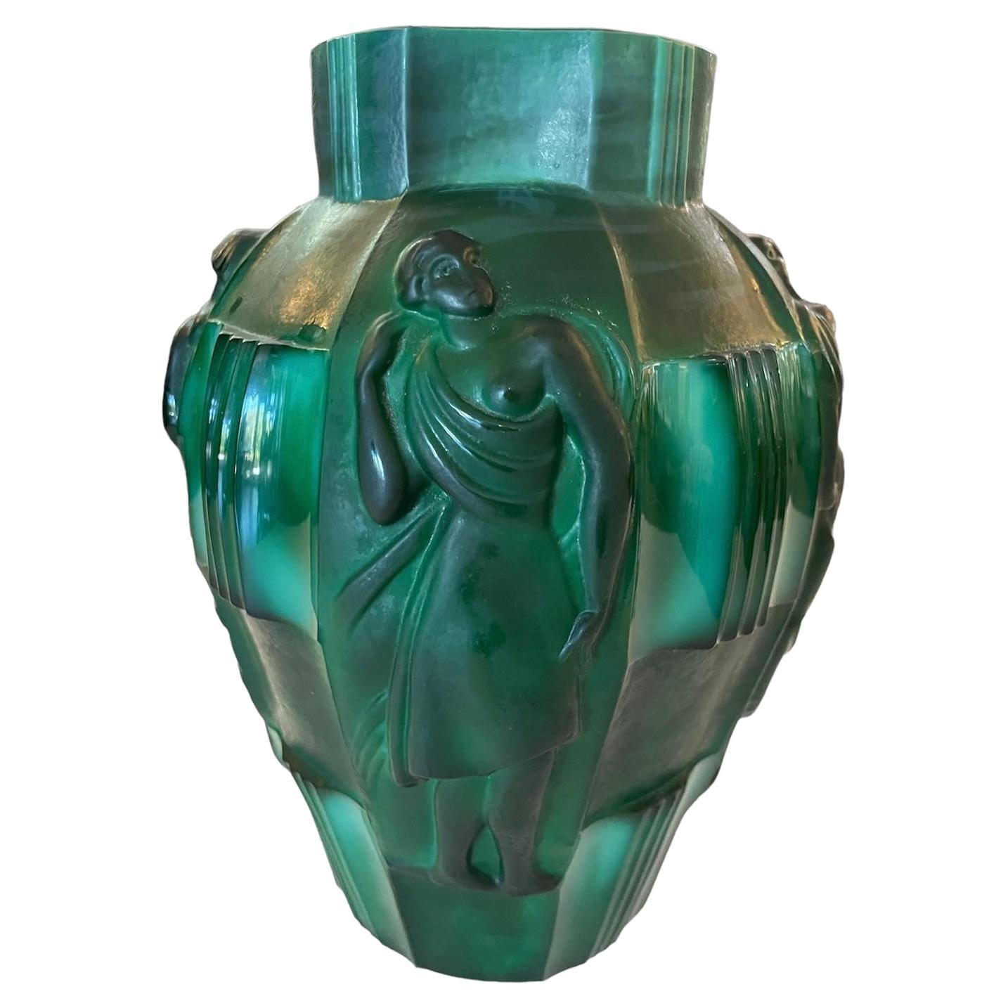 Artur Pleva Curt Schlevogt Art Deco, Malachite Glass Vase
