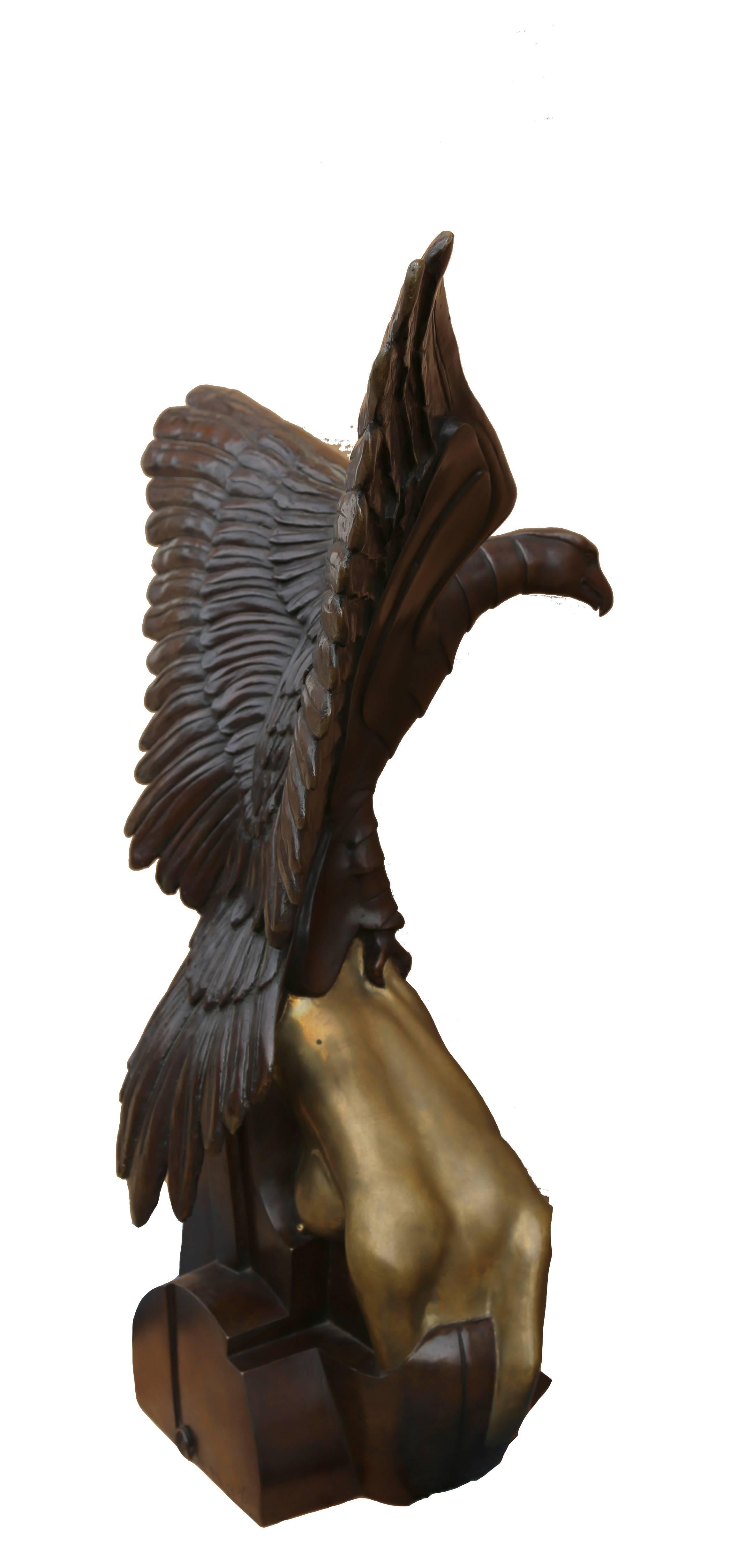 L' Hawk with Woman - Sculpture de Arturo Di Modica