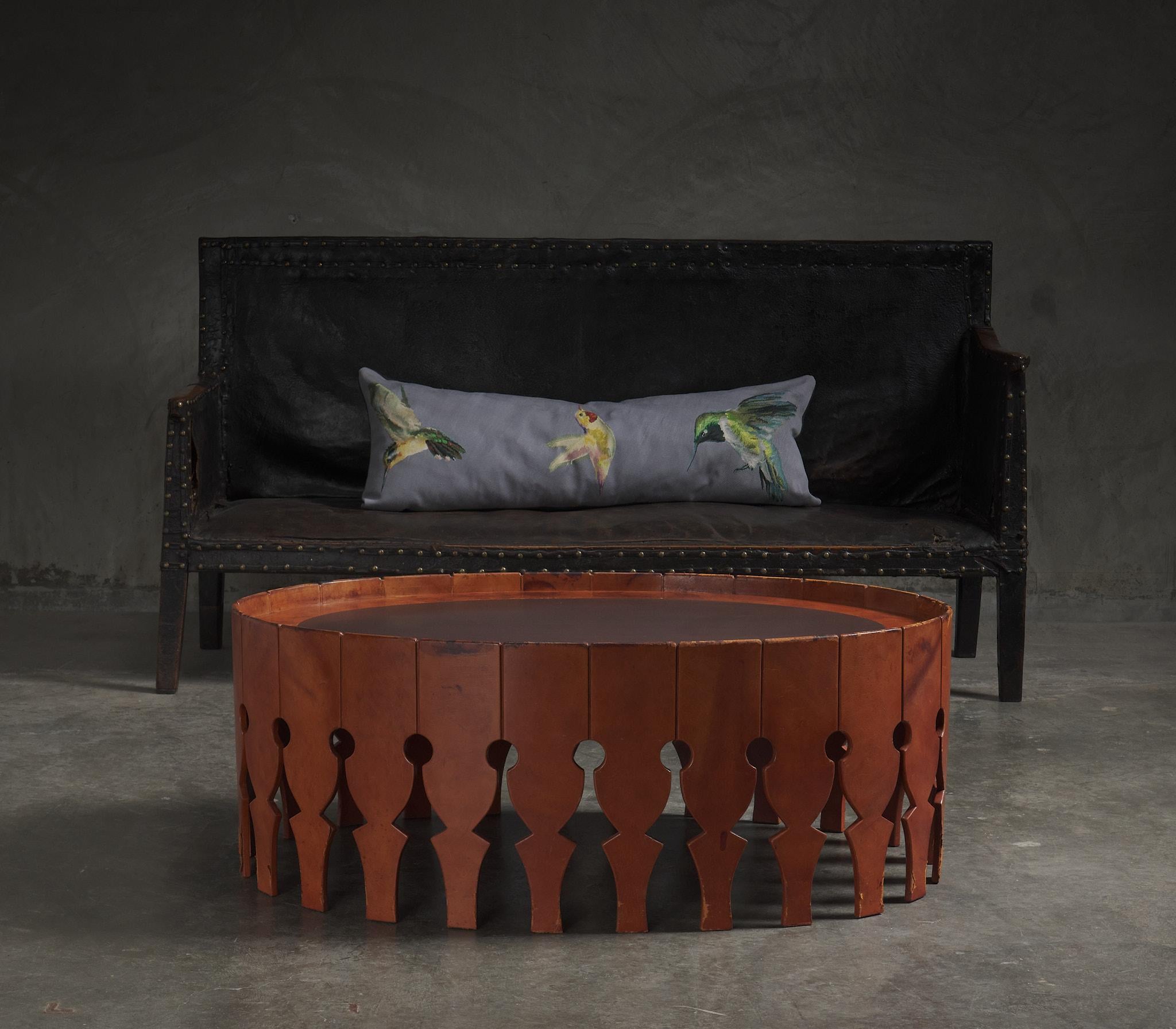Laiton Table basse en laiton et cuir Arturo Pani, 1960 en vente