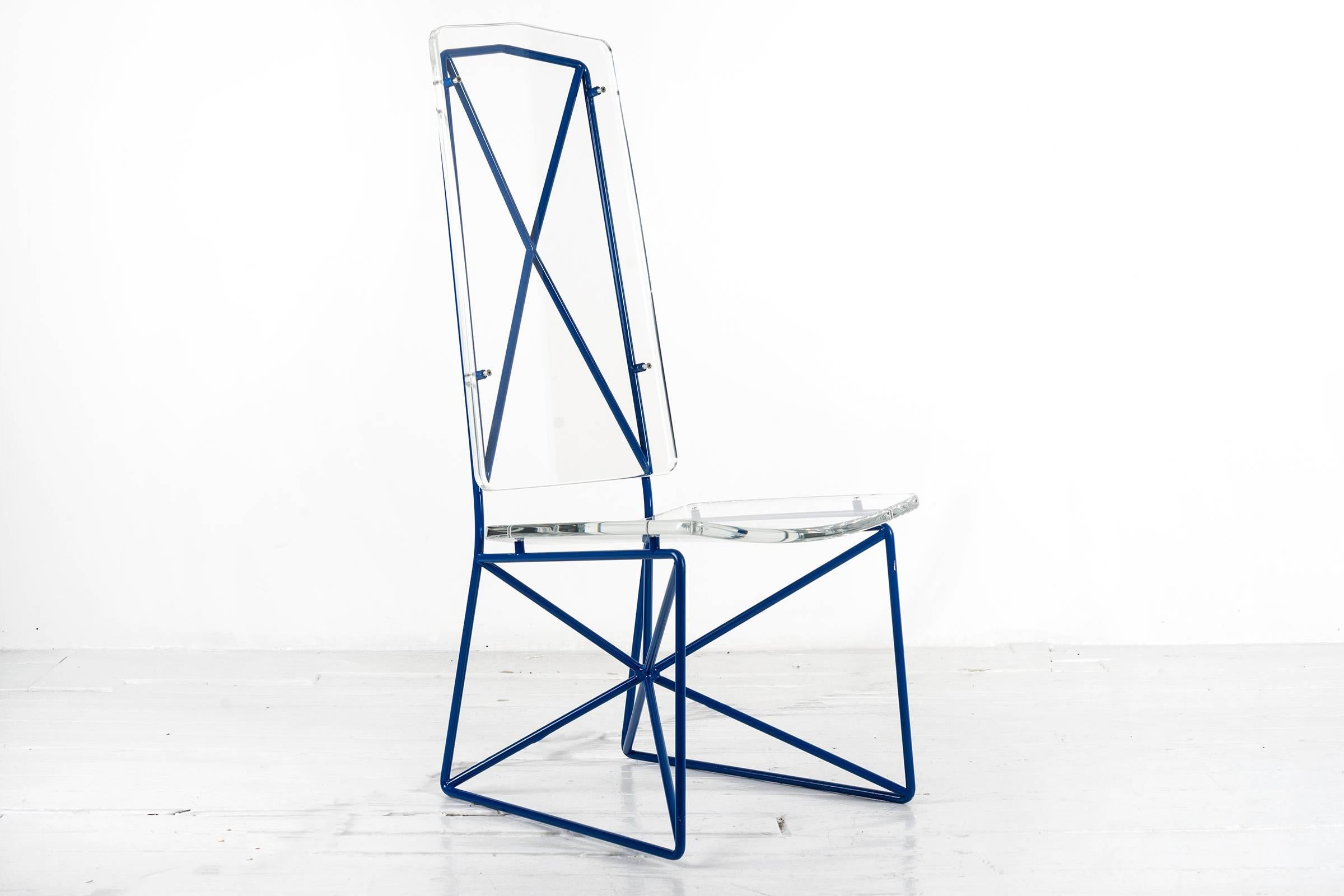 Ensemble de quatre chaises Prototype en acier et acrylique d'Arturo Pani.

Arturo Pani est l'une des figures les plus importantes du design pendant le Milagro Mexicano (1940-1970), une période d'expansion économique marquée par des tensions de
