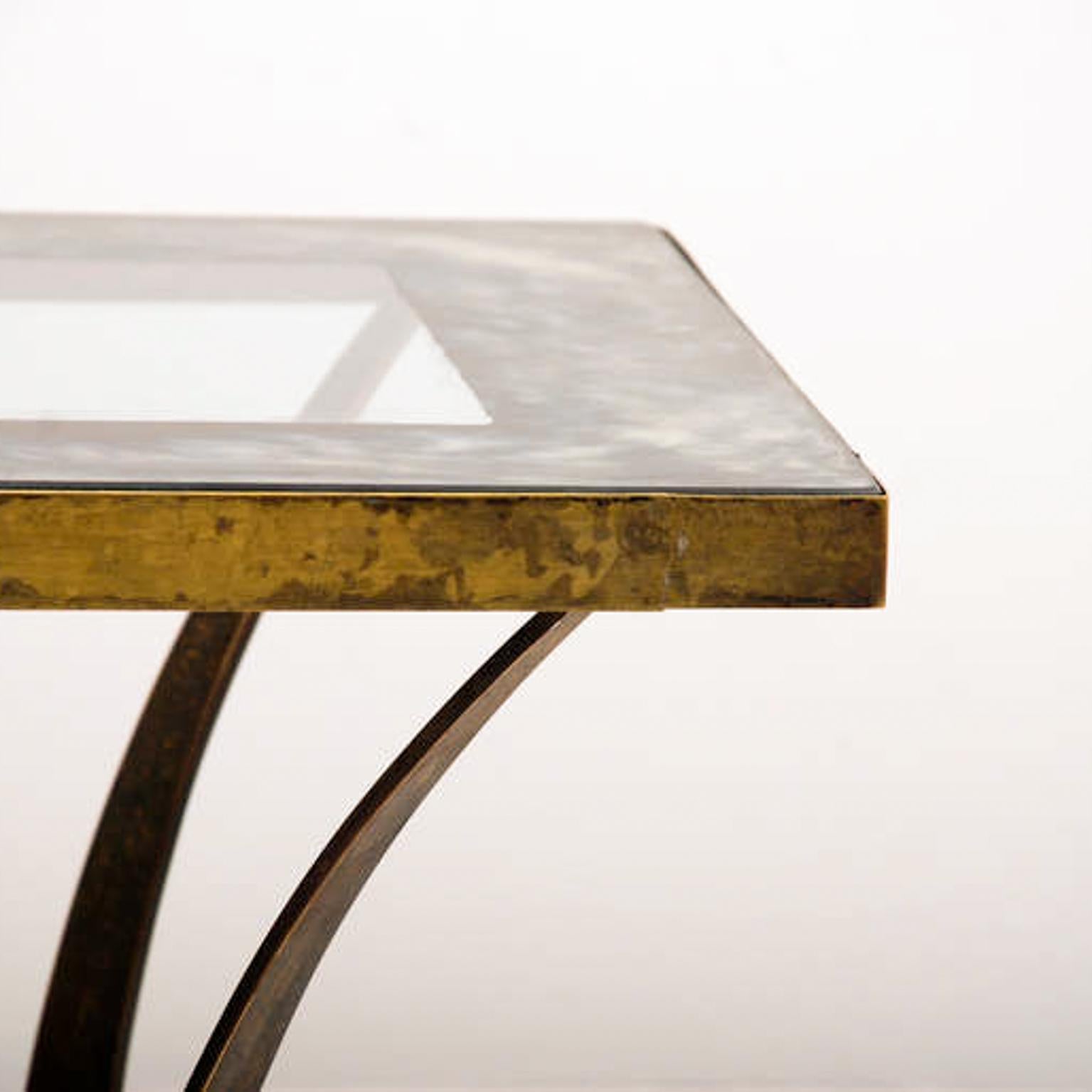 Milieu du XXe siècle Table d'appoint rectangulaire en verre églomisé et bronze élégante d'Arturo Pani, Mexique, années 1950 en vente