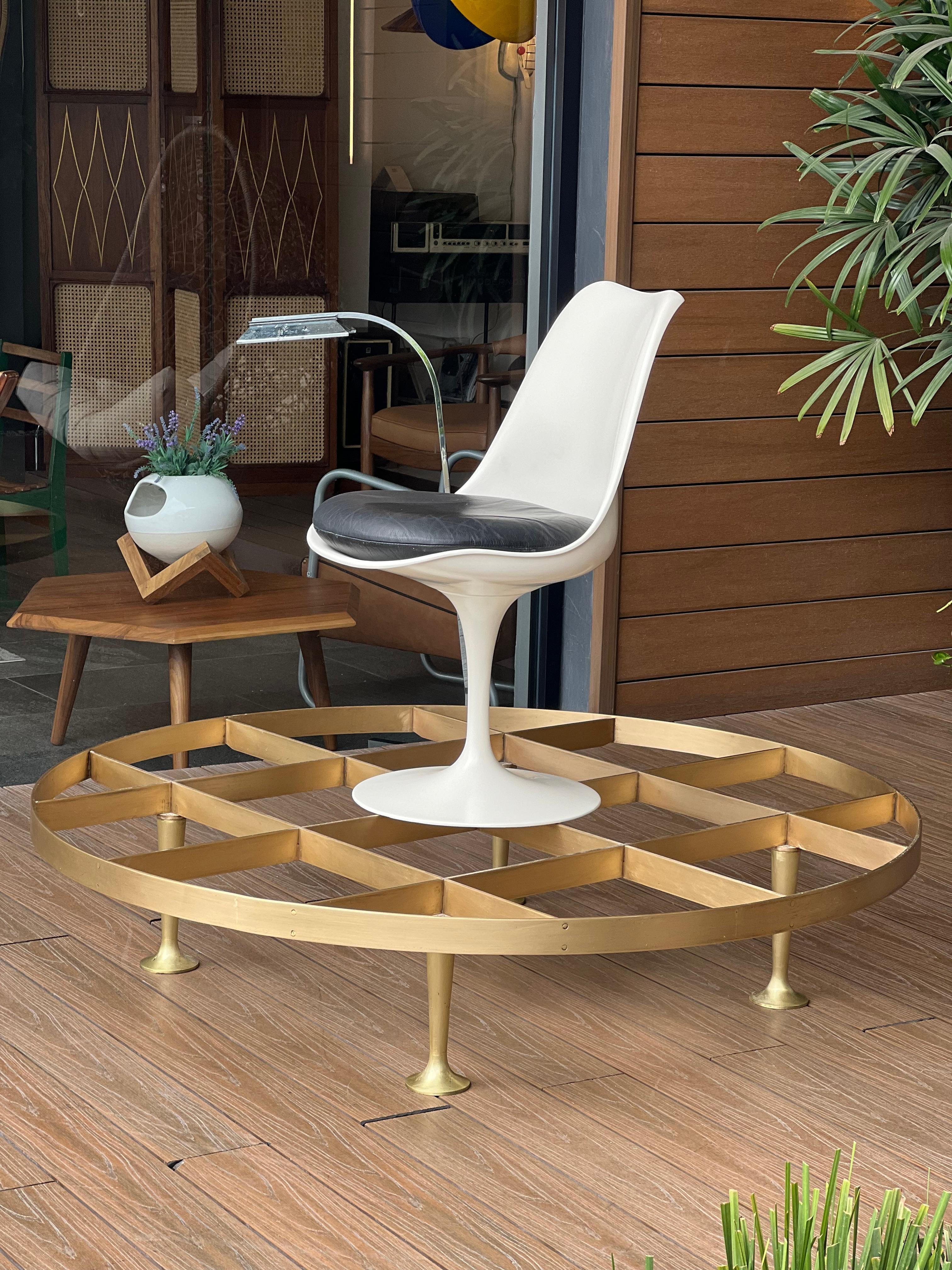 Arturo Pani Cocktailtisch aus massivem Messing im Angebot 4