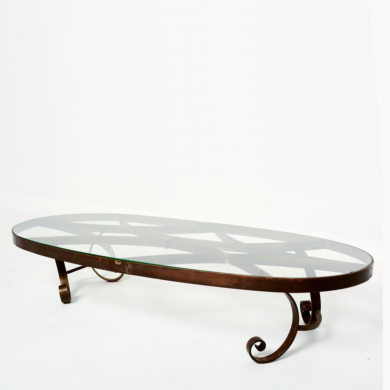 AMBIANIC presents
Oval Coffee table attributed style of Arturo Pani fabulous Mid Century Mexican Modernism
Constructed in 100% solid brass features a new glass top.
Unmarked.
Original preowned vintage unrestored condition with patina.
Please see