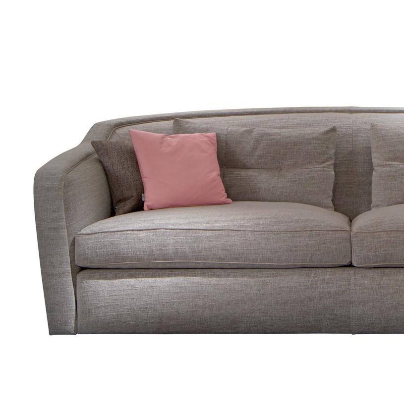 A modern design and enveloping silhouette are the distinctive traits of this elegant sofa that will be comfortable and stylish in any refined interior. Its plywood structure is padded in multi-density polyurethane foam and rests on a base with a
