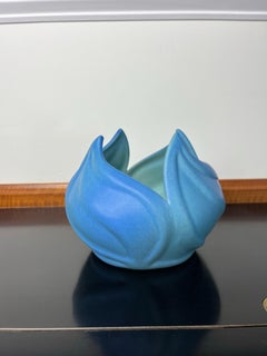 Artus Van Briggle Tazón de cerámica Art Decó esmaltado en verde con forma de capullo de flor de loto