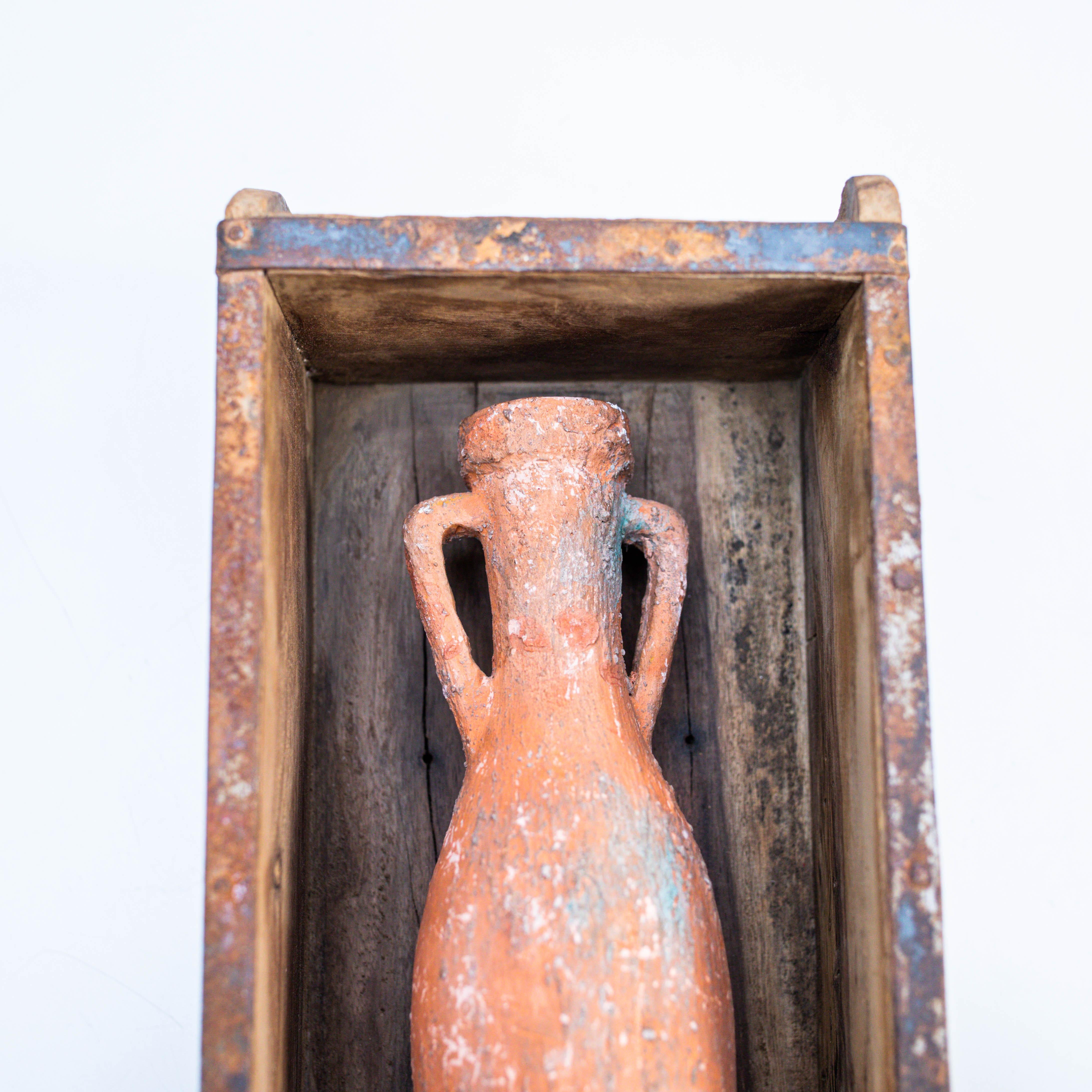 Kunstwerk mit alter Amphora, um 1990 im Zustand „Gut“ im Angebot in Barcelona, Barcelona