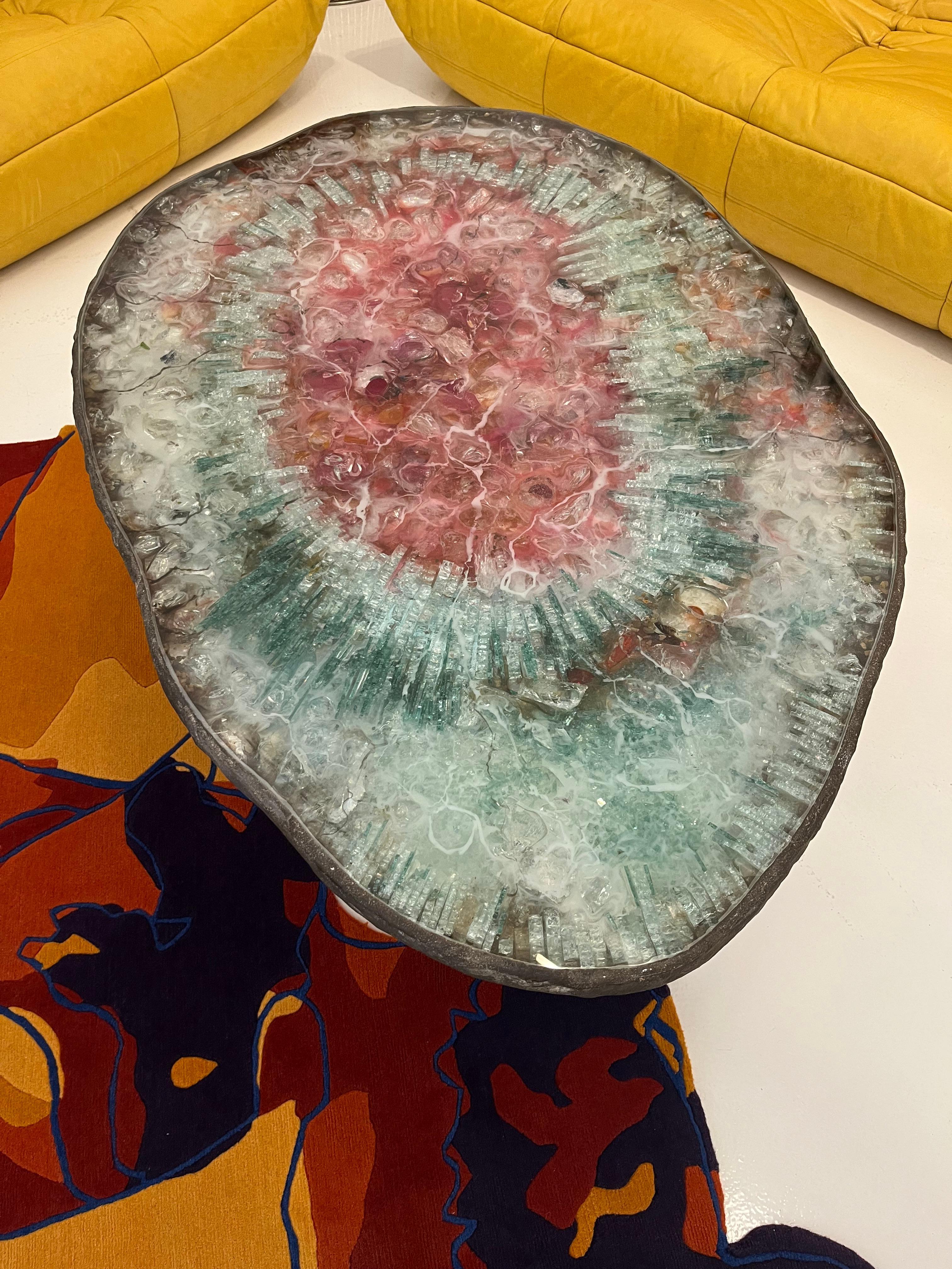 Tavolino Artis di Von Pelt Atelier realizzato a mano con una rara forma di geode in vendita 2