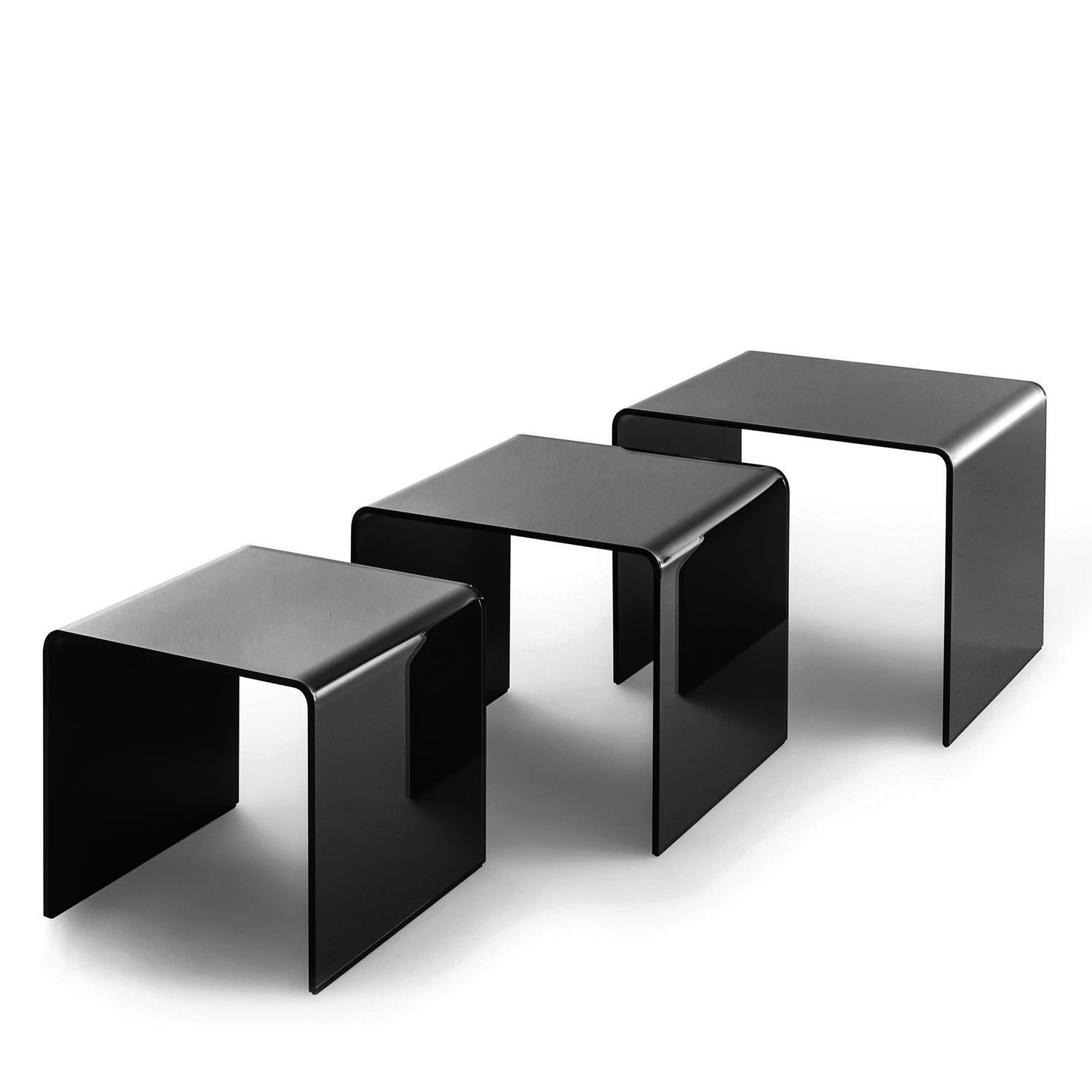 Side Table Arty Set of 3 with structure in curved glass,
10mm thickness. Glass in deep black finish.
Side table A/ L 39,5 x D 40 x H 37,5cm.
Side table B/ L 47,5 x D 45 x H 41,5cm.
Side table C/ L 55,5 x D 50 x H 45,5cm.
Also available in clear