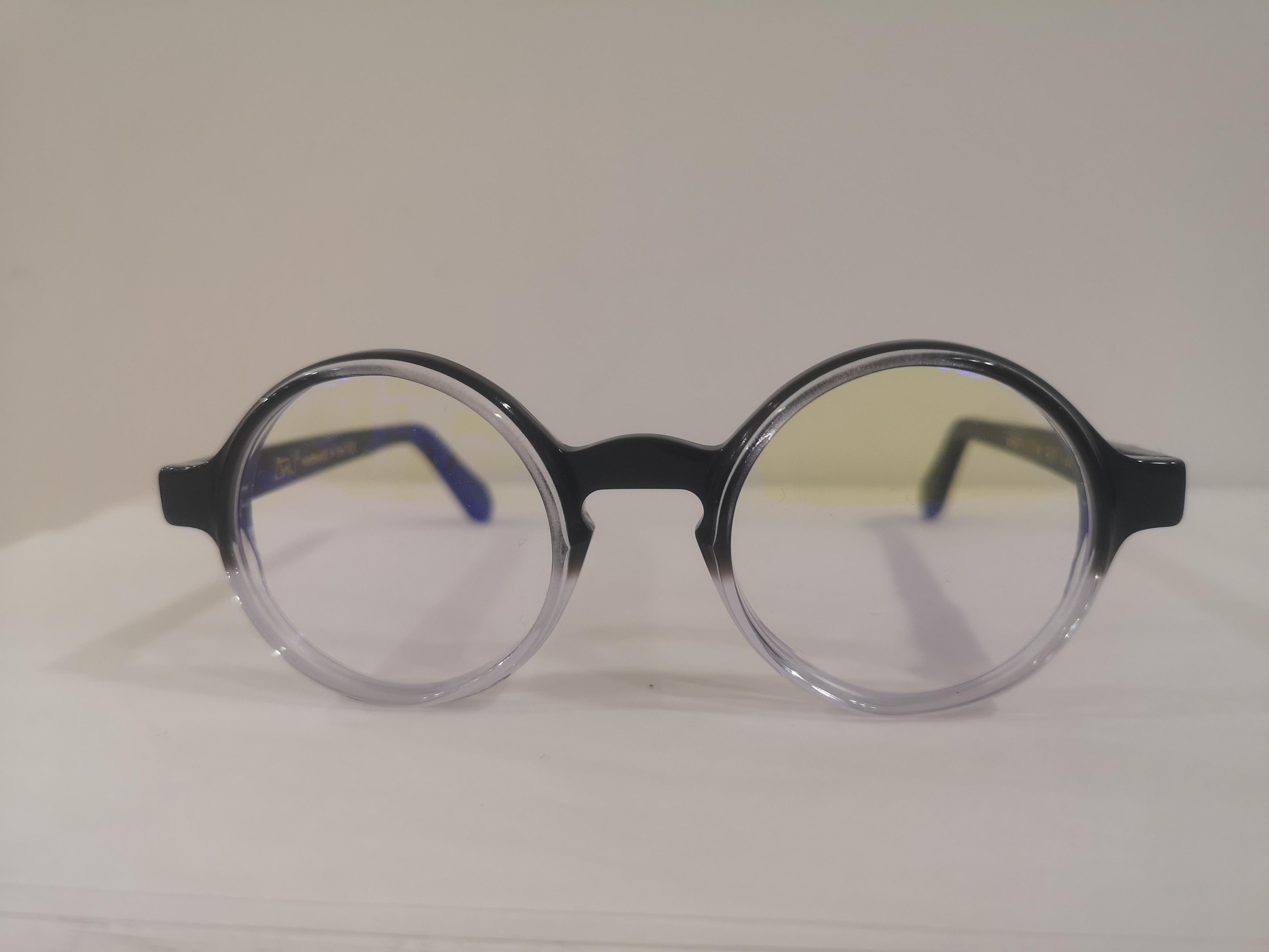 Aru eyewear black round sunglasses
totally made in italy
